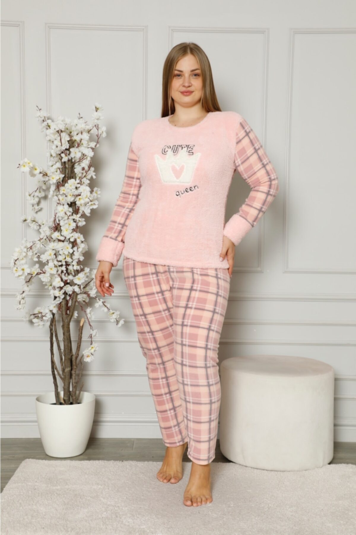 Muka Kadın Somon Queen Yazılı Ekoseli Polar Peluş Pijama Takımı