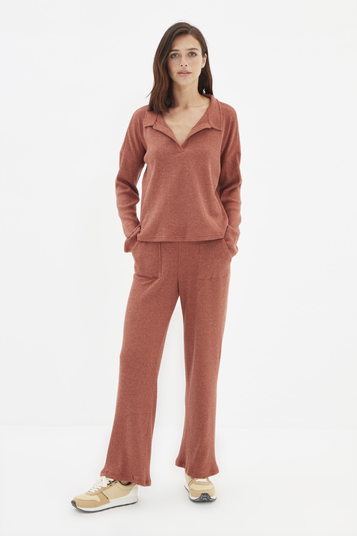 TRENDYOLMİLLA Tarçın Polo Yaka Örme Alt-Üst Takım THMAW22AU0340