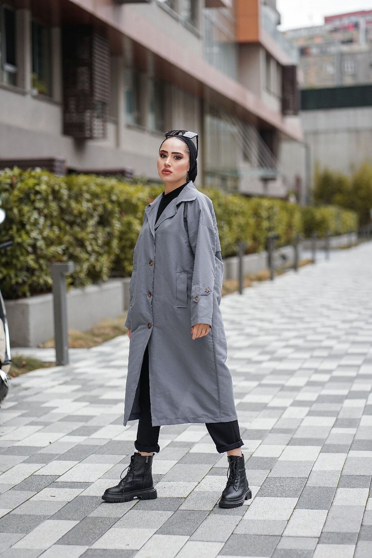 BURCU TESETTÜR Arkası Baskılı Yırtmaçlı Trençkot Mdr10456 Gri
