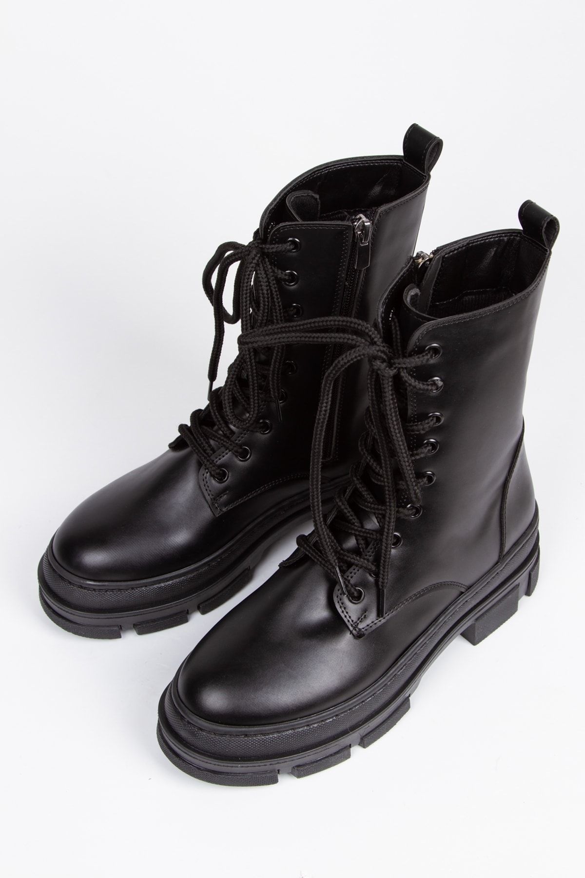 Alessia Shoes Siyah Parlak Postal Kadın Bot