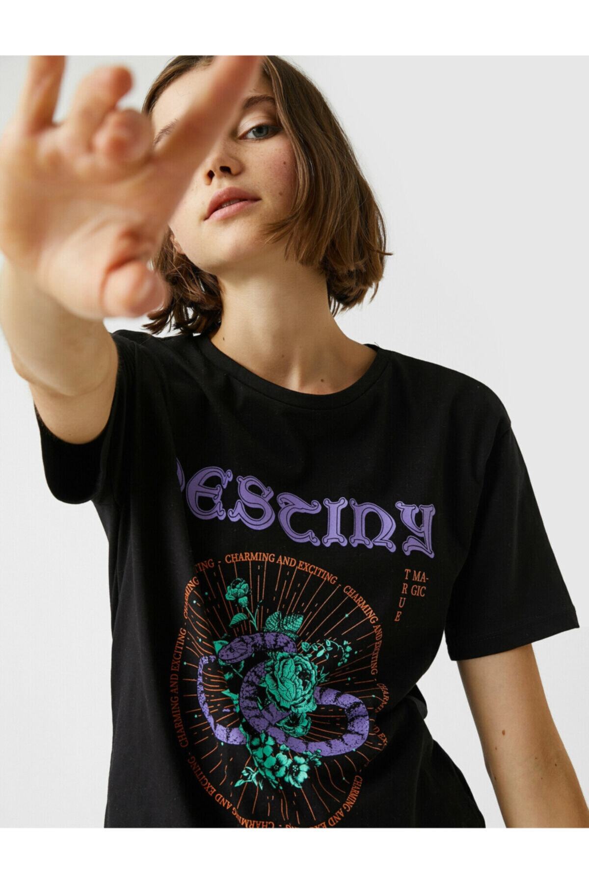 Koton Pamuklu Baskili Bisiklet Yaka Tisört