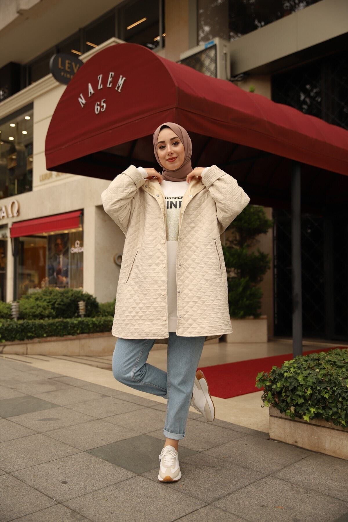 Esvet Kadın Krem Tesettür Mini Kare Desenli Çıtçıt Kapamalı Kapitone Ince Mont