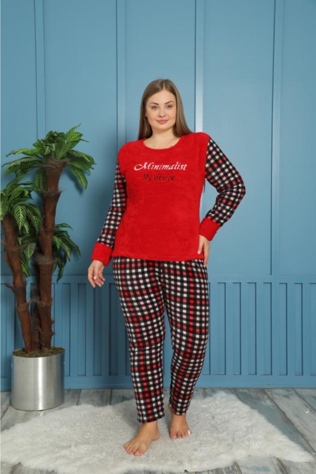 Temporium Kadın Kırmızı Minimalist Nakışlı Ekoseli Uzun Kollu Polar Peluş Pijama Takımı