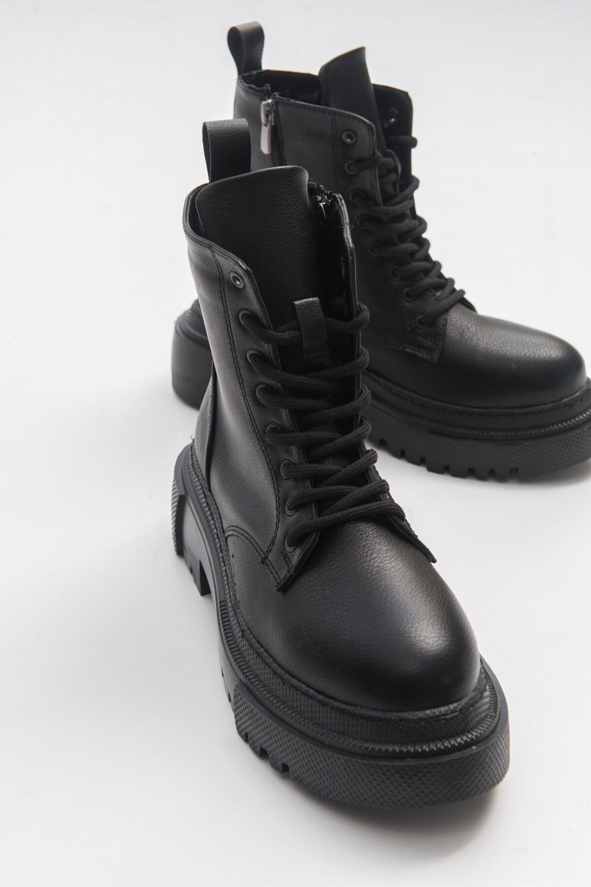 LuviShoes Siyah Cilt Kadın Bot