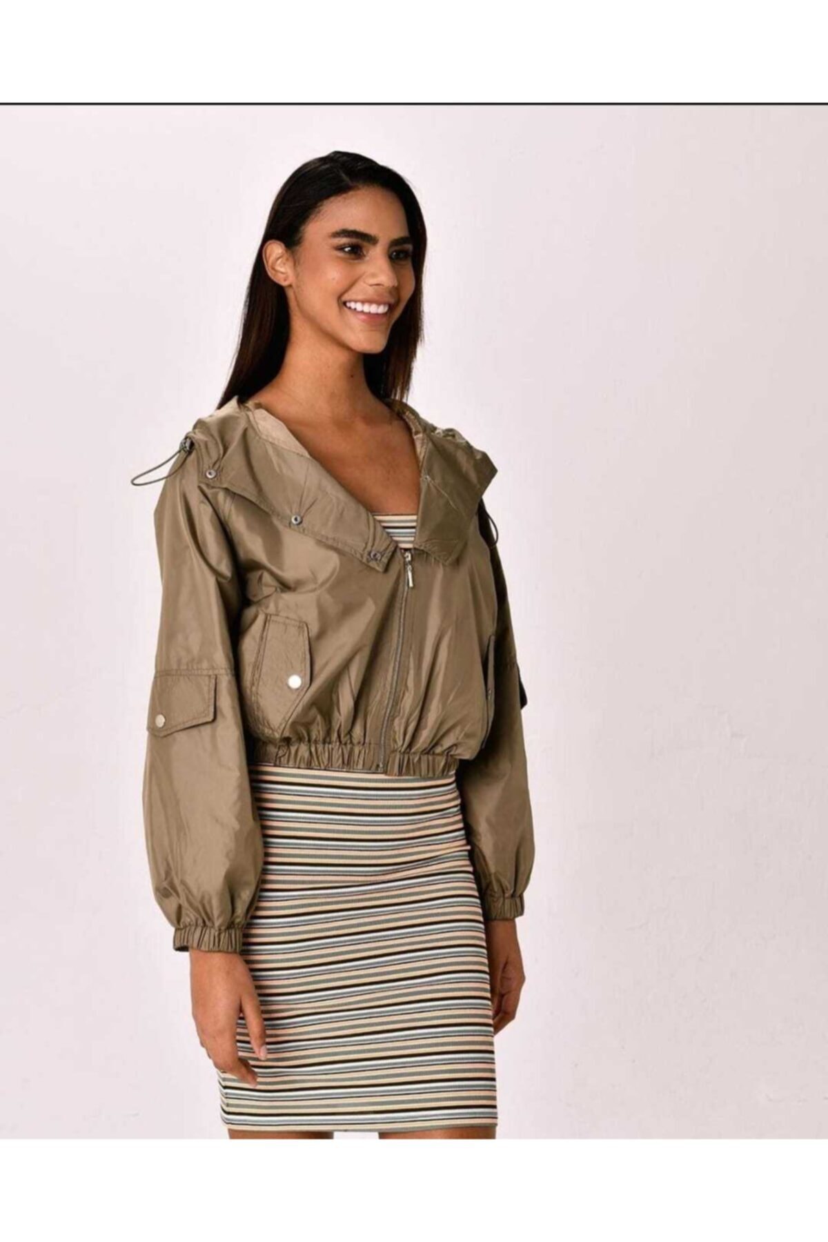 ebrulim takı Kapişonlu Kısa Yağmurluk M Beden