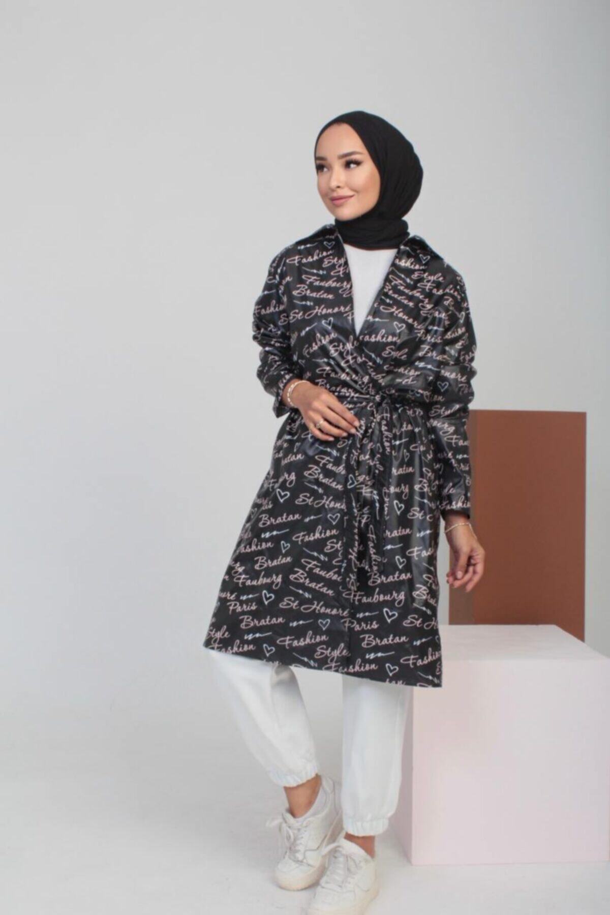 By Suu Sever Stylish Baskılı Siyah Yağmurluk-kapşonsuz