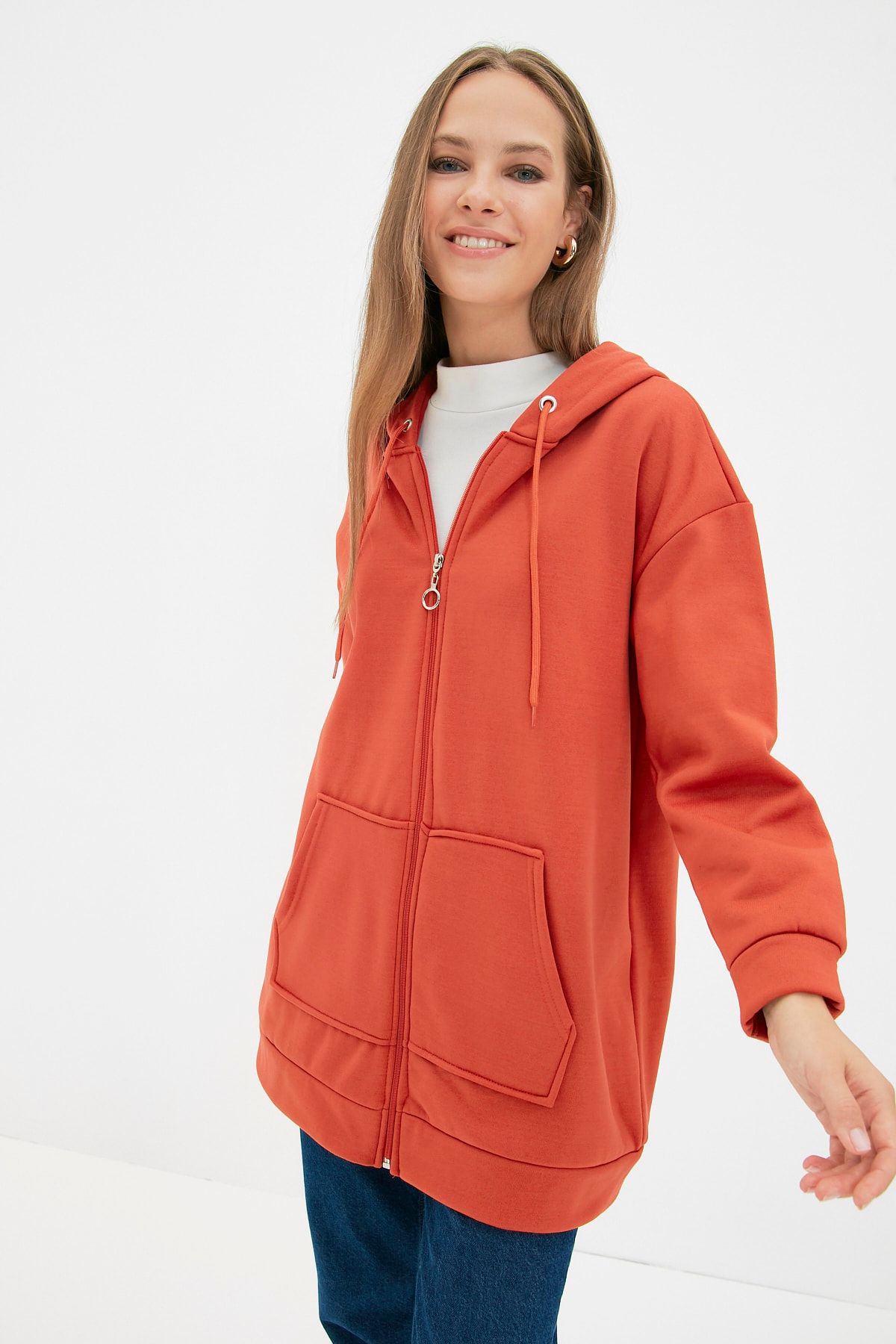Trendyol Modest Turuncu Kapüşonlu Önü Fermuarlı Örme Sweatshirt TCTAW22TW0140