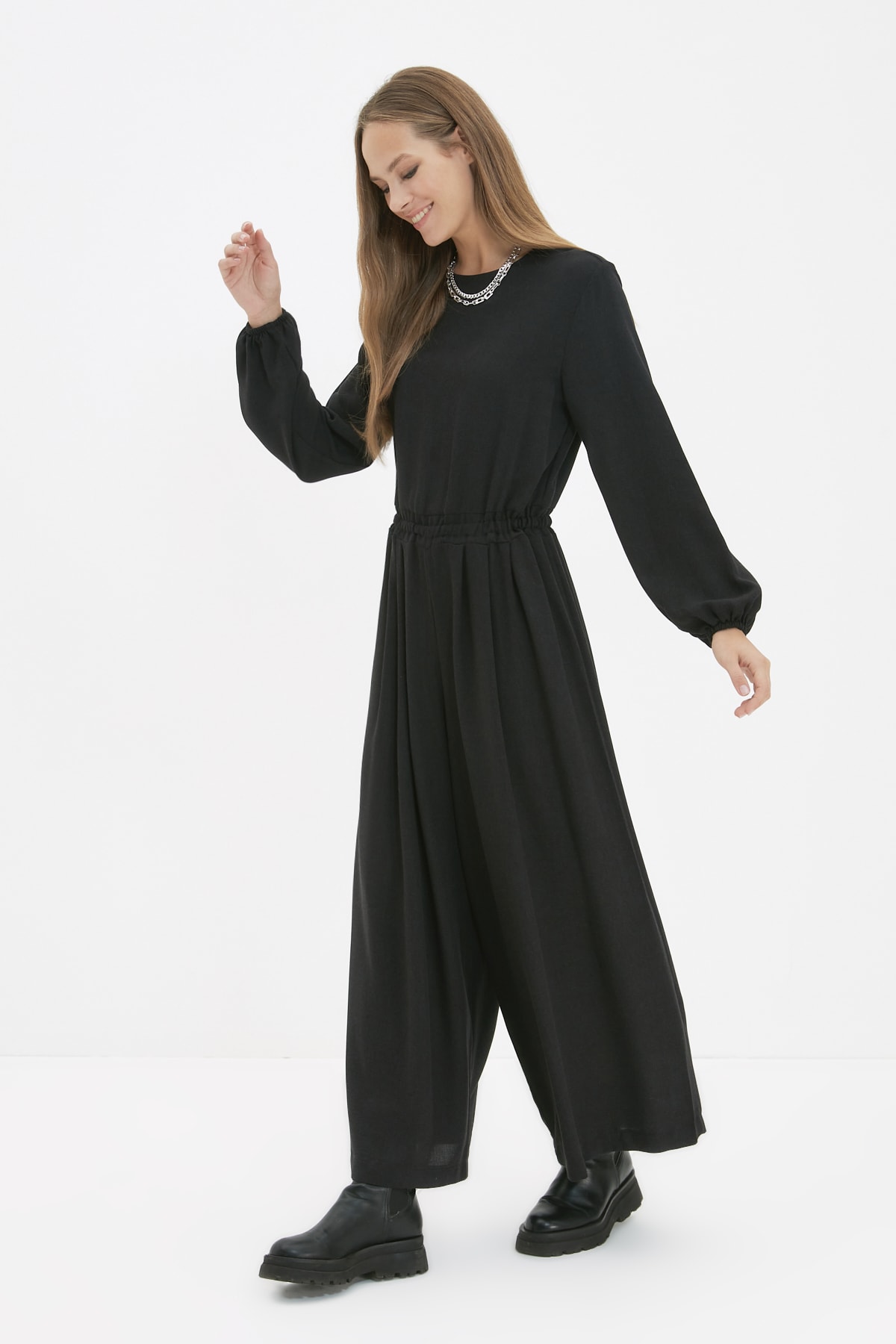 Trendyol Modest Siyah Bisiklet Yaka Belden Lastikli Rahat Kesim Tulum TCTAW22TL0015