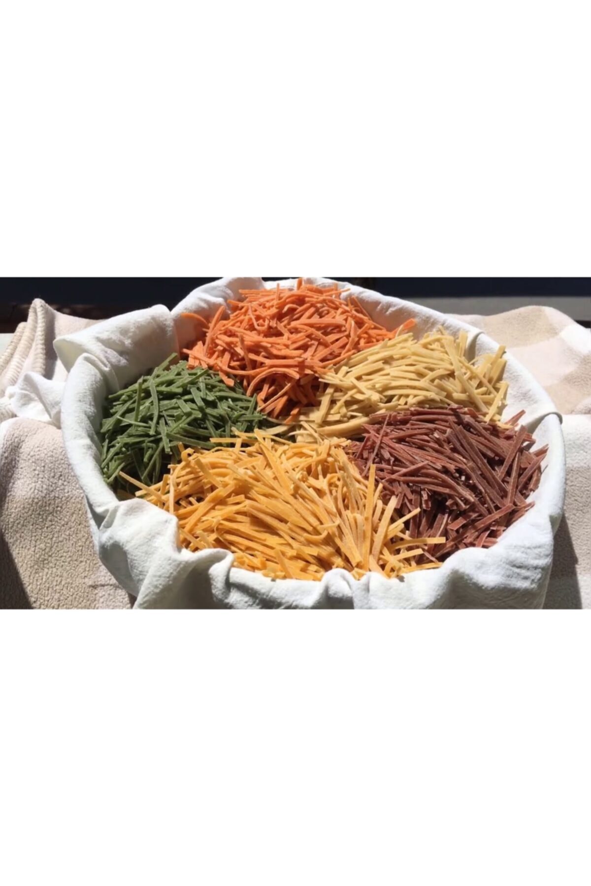 BEYPAZARI YÖRESEL ÜRÜNLERİ Karışık Sebzeli Erişte (500 Gr)