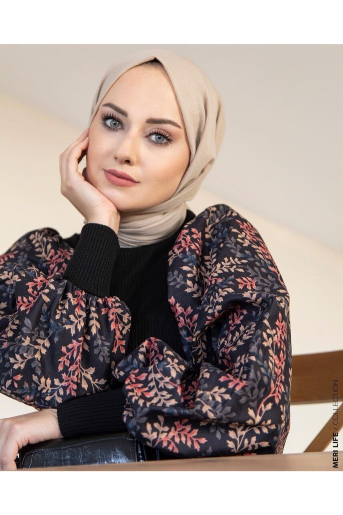 Modarana Çiçek Detaylı Triko Elbise