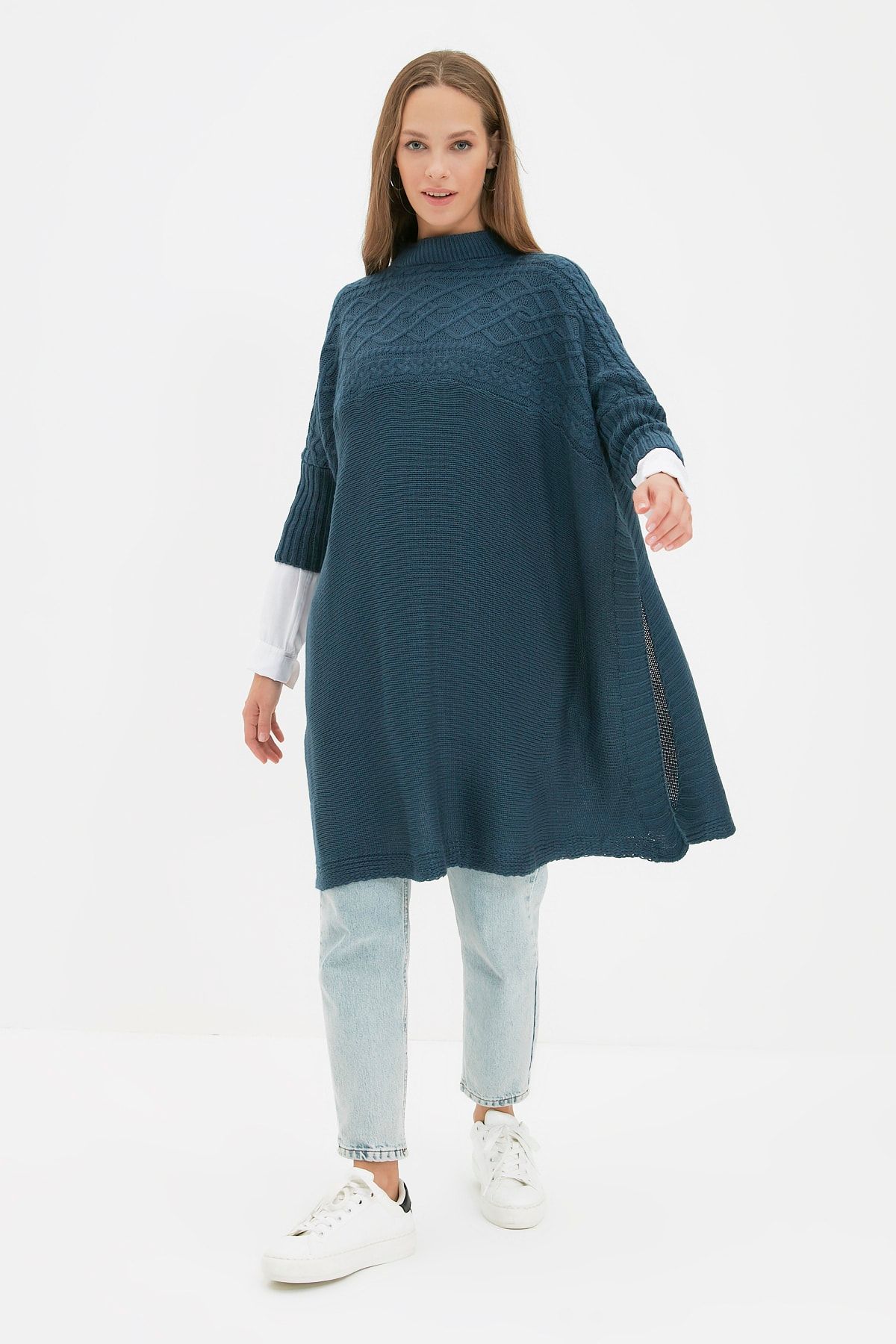 Trendyol Modest Petrol Dik Yaka Yanları Yırtmaçlı Uzun Triko Kazak TCTAW22AK0208