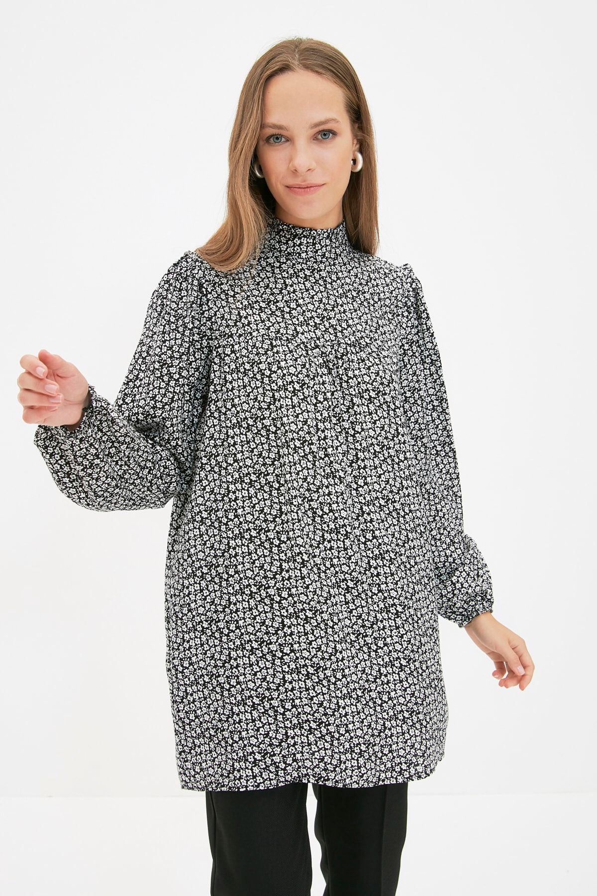 Trendyol Modest Siyah Dik Yaka Çiçek Desenli Tunik TCTAW22UK0170
