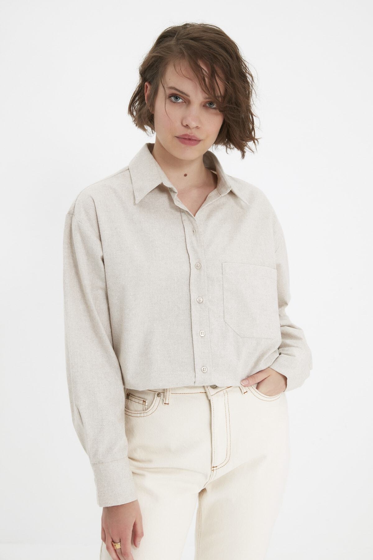 TRENDYOLMİLLA Bej Cep Detaylı Gömlek TWOAW21GO0054