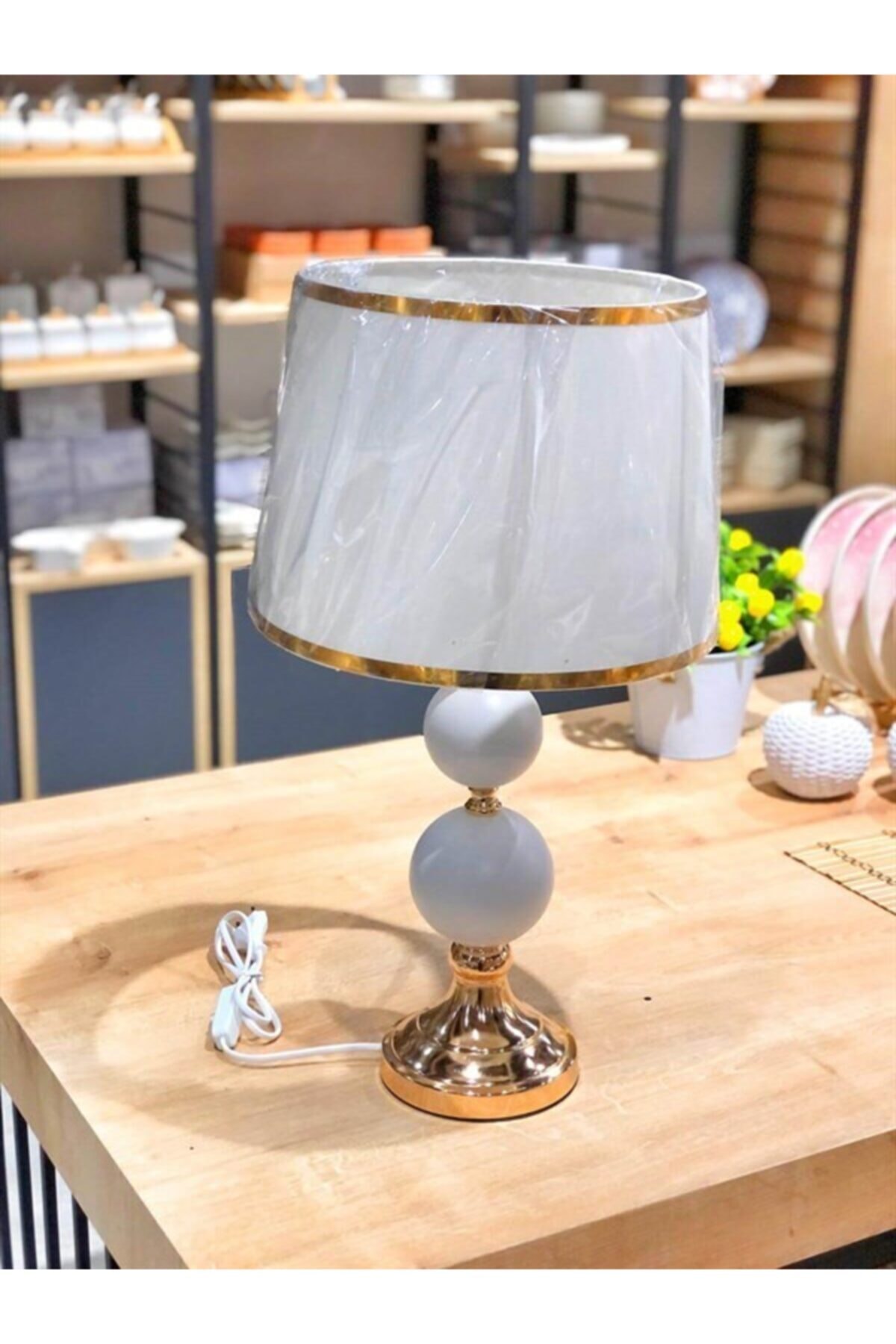 DEKORKMAZ Metal Ayaklı Beyaz Gold Detaylı Abajur