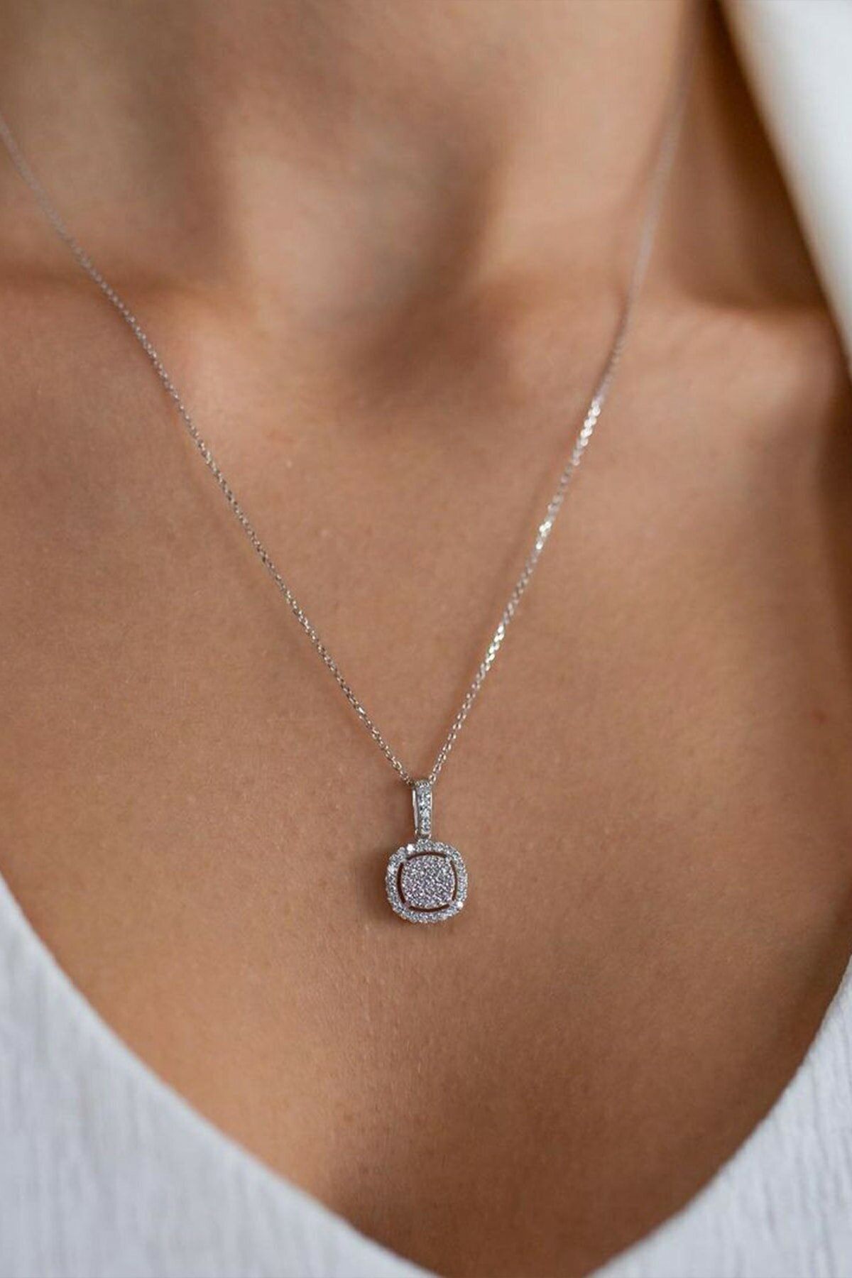Eva Jewelry Pırlanta Montürlü Baget Gümüş Rodyum Kaplama Kadın Kolye