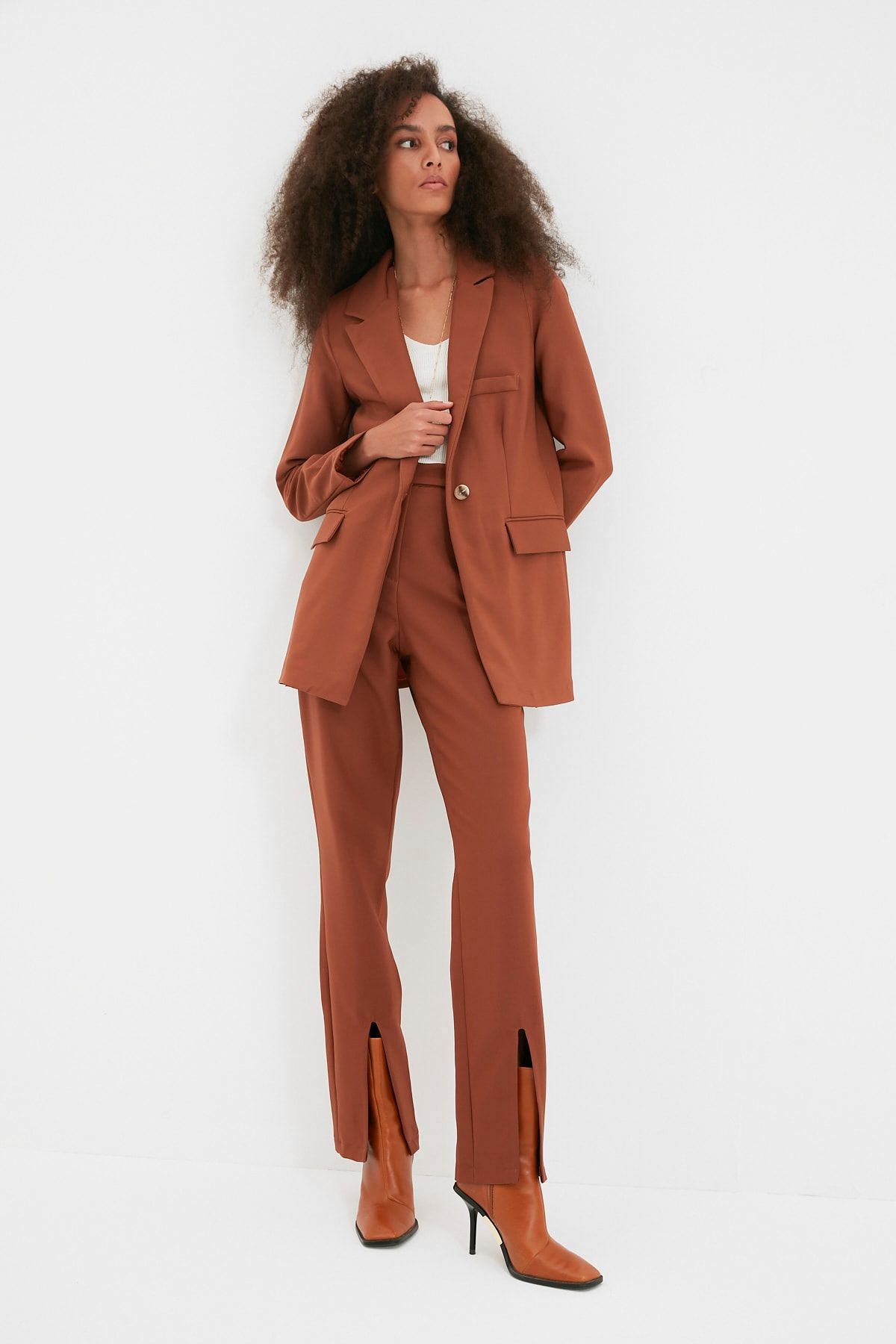 TRENDYOLMİLLA Kahverengi Paça Detaylı Pantolon TWOAW22PL0368
