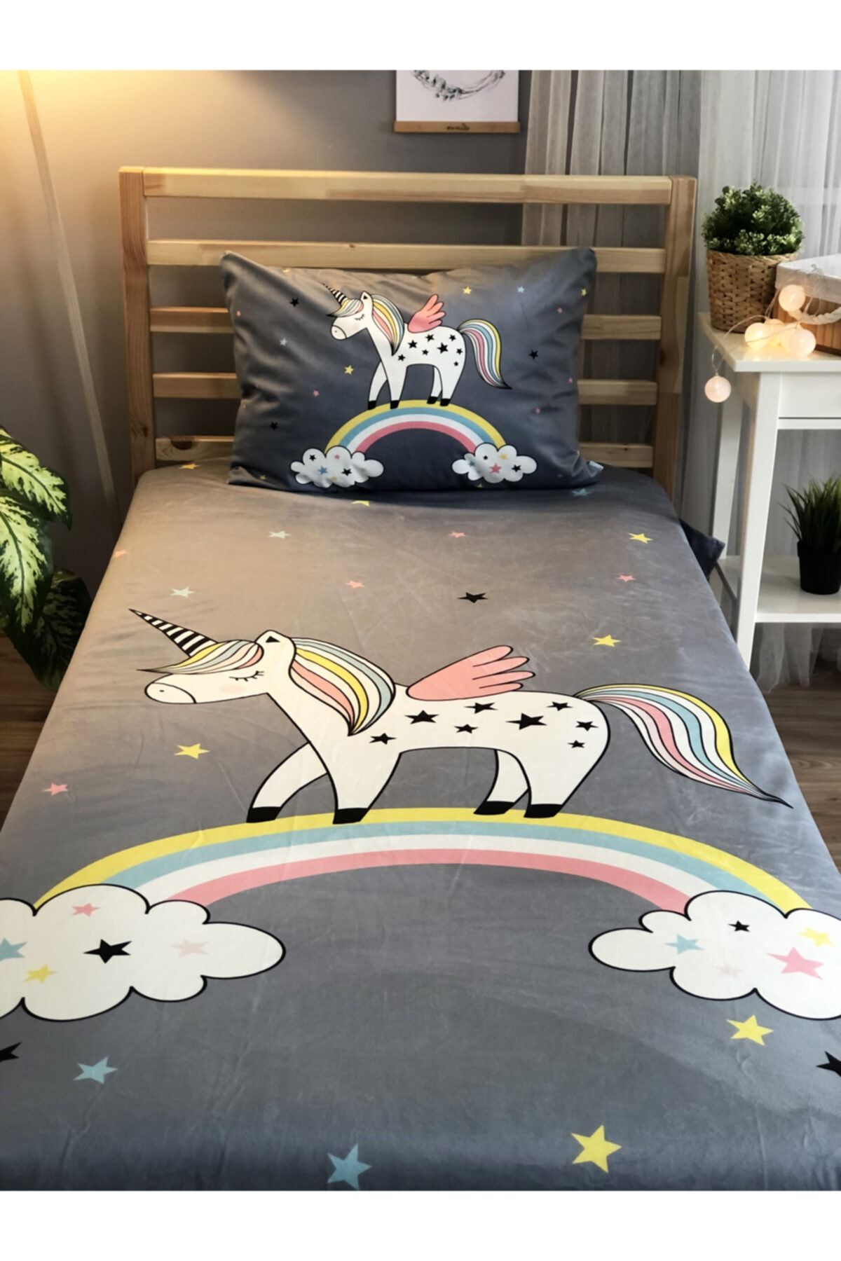 Lolla Gri Zemin Unicorn Kadife Dekoratif Örtü 79