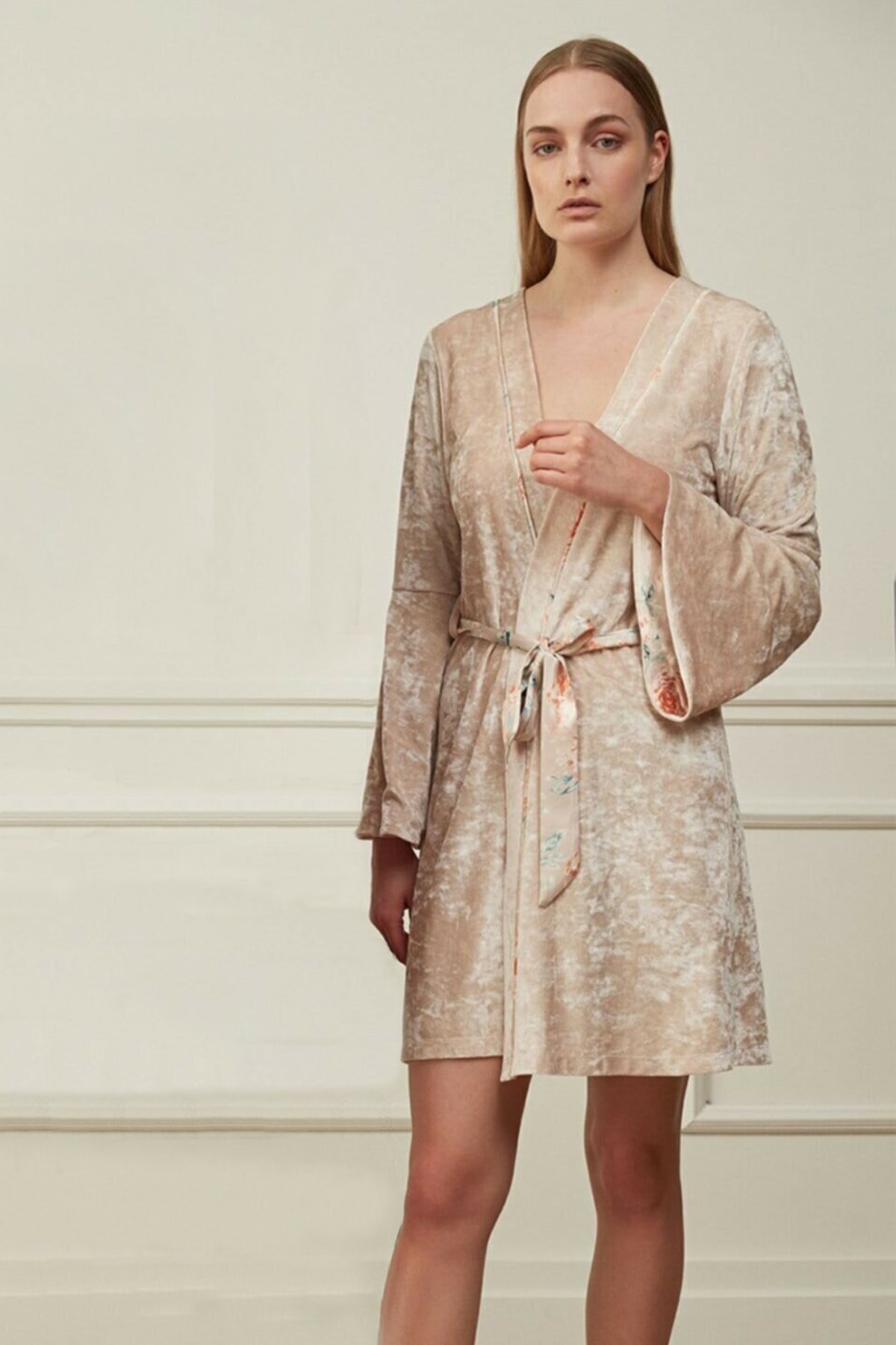 Ligossi Kadın Bej Kadife Bağlamalı Sabahlık