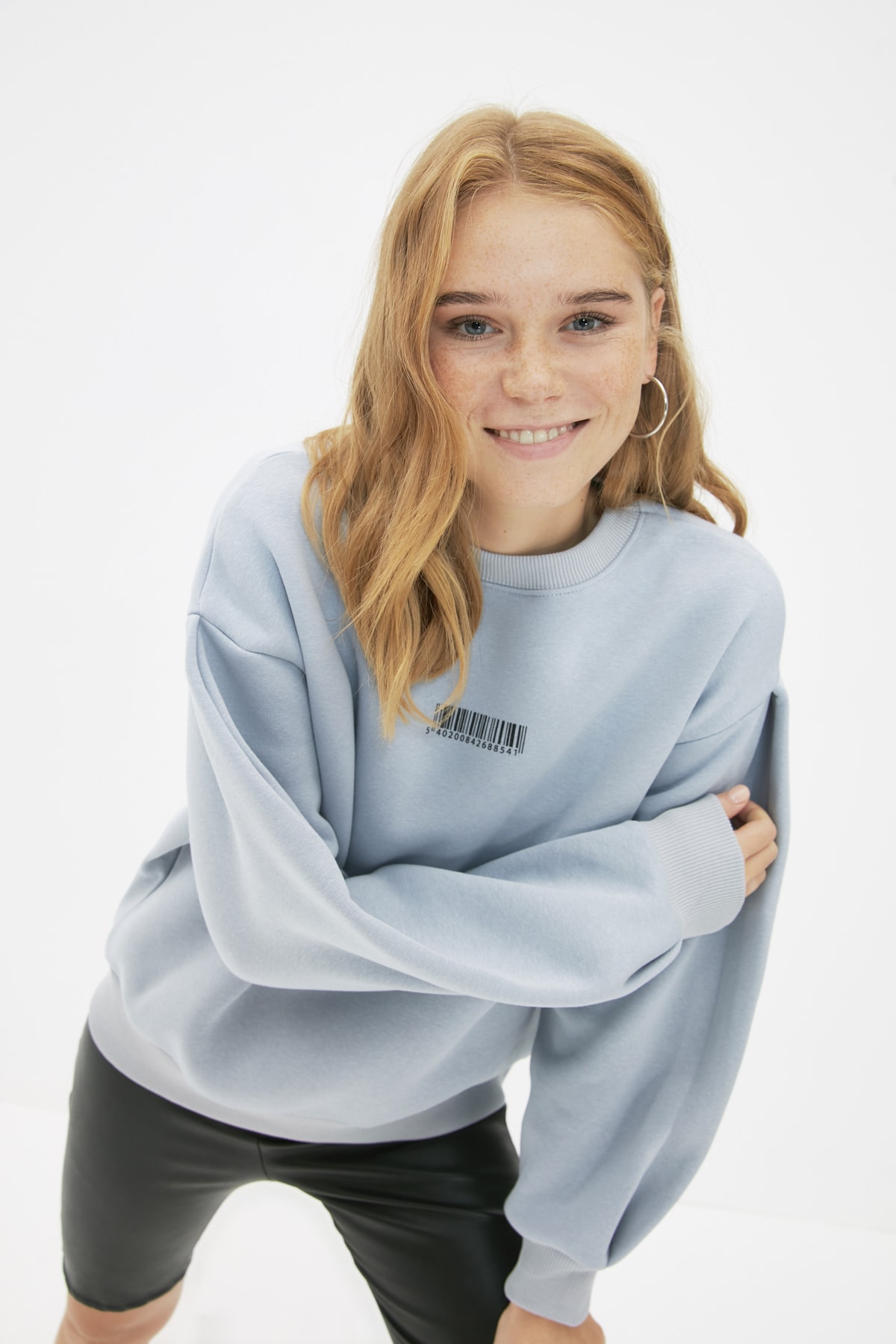 TRENDYOLMİLLA Gri Basic Baskılı Örme Sweatshirt TWOAW22SW1864