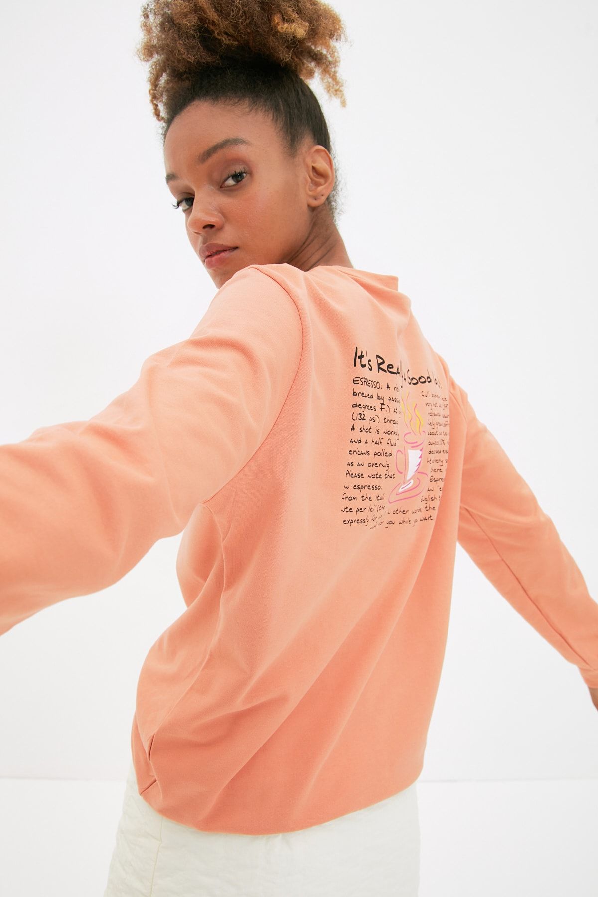 TRENDYOLMİLLA Pembe Ön ve Sırt Baskılı Basic Örme İnce Sweatshirt TWOAW22SW1250