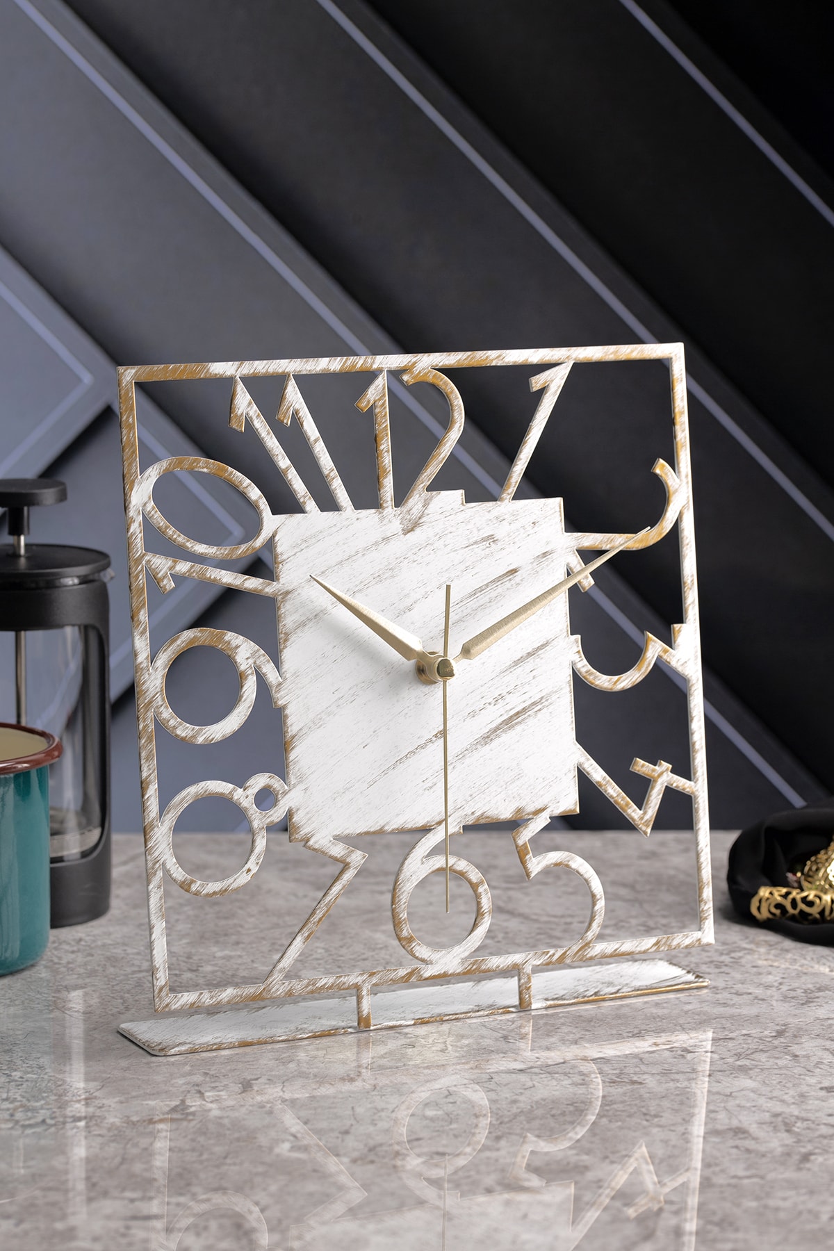 Muyika Design Kerki Metal Beyaz Eskitme Masa Üstü Saati 25x23cm