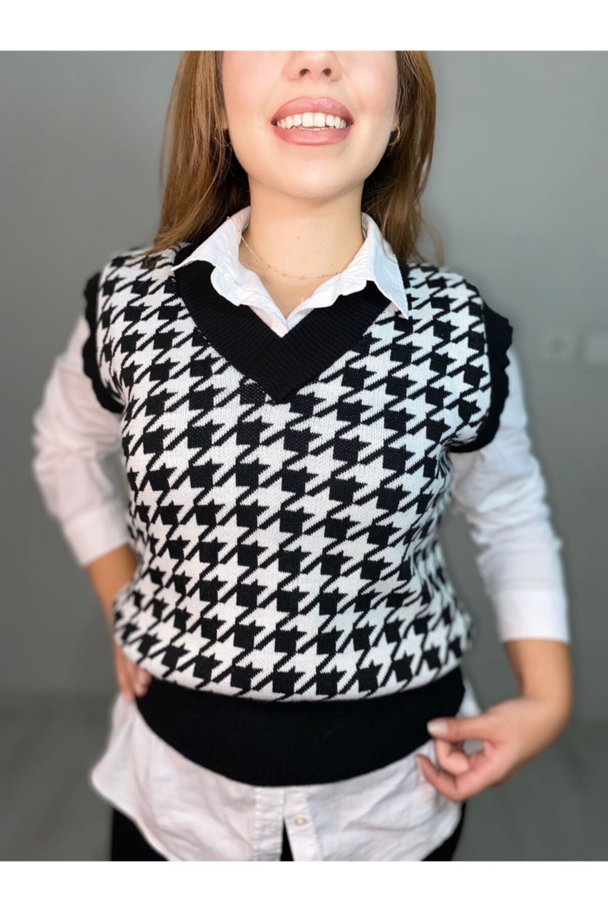 HillsButik Kadın Süveter Siyah Beyaz Kazayağı V Yaka