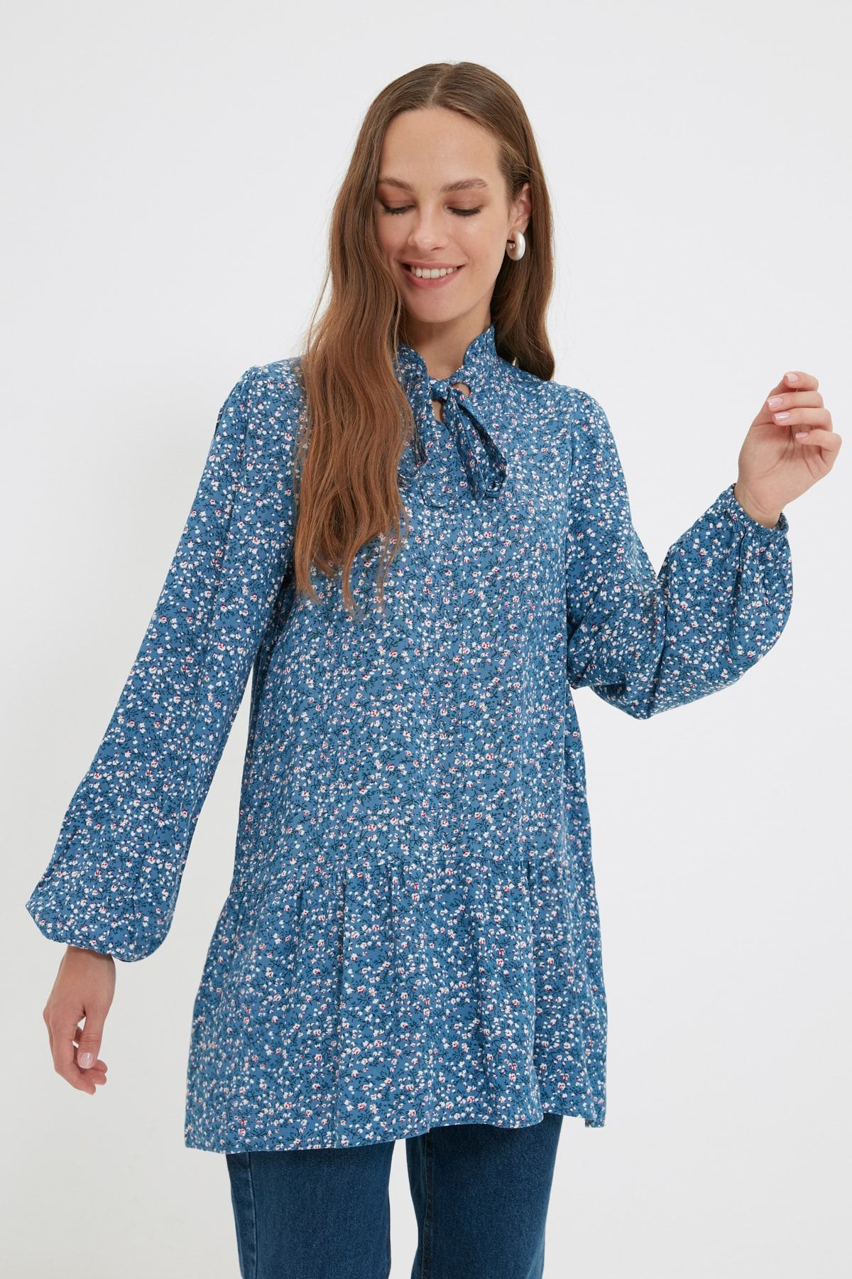 Trendyol Modest Lacivert Fular Yaka Çiçek Desenli Tunik TCTAW22UK0174