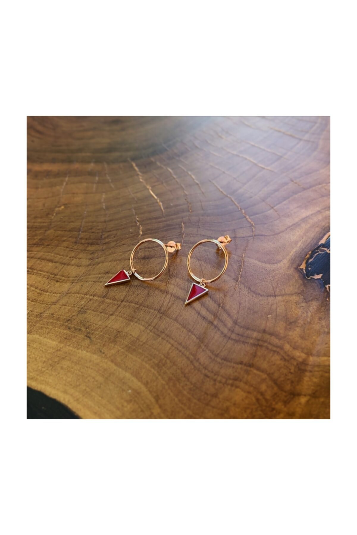 Çağdaş Kuyumculuk Üçgen Bordo Mine Sallantılı Çember Küpeler