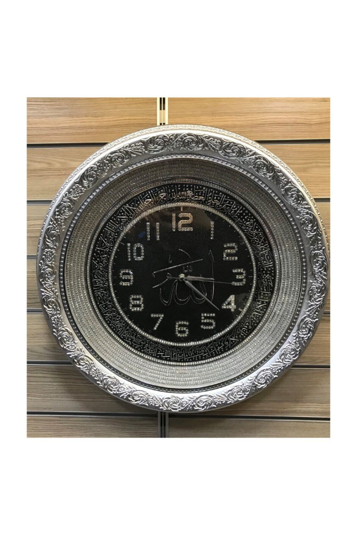 YEMENLİ Allah(c.c) Lafızlı Ayet-el Kürsi Yazılı Saat Tam Taşlı Yuvarlak Gümüş - 56cm