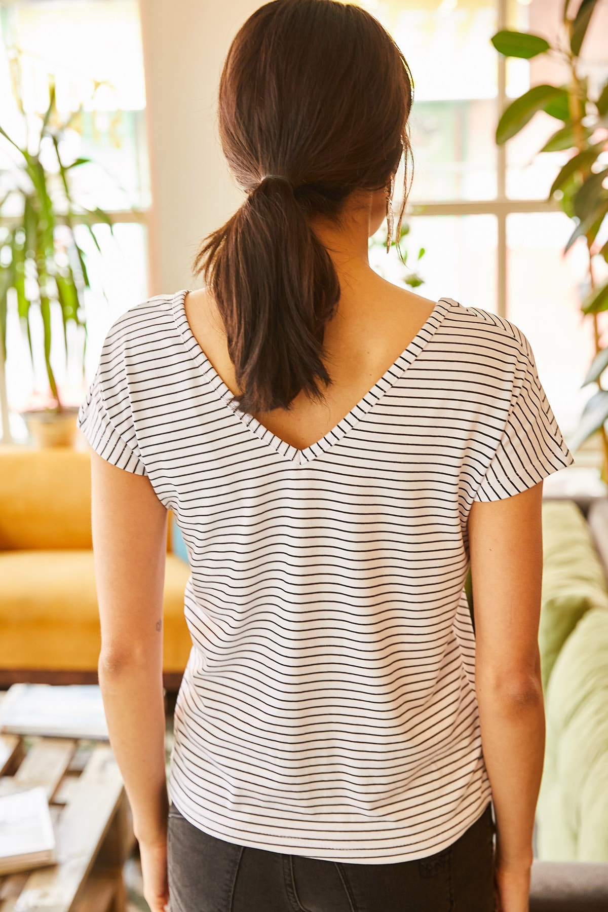 تیشرت زنانه سفید جلو پشت V اریب TSH-19000282