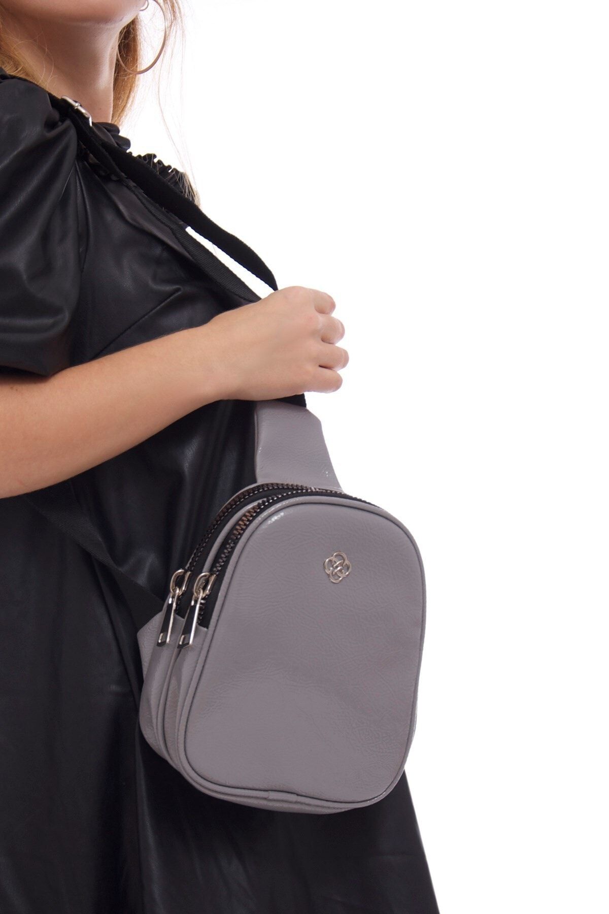 Fume London Kadın Gri Rugan İki Bölmeli Freebag Askılı Omuz ve Çapraz Bel Çantası Fb3098