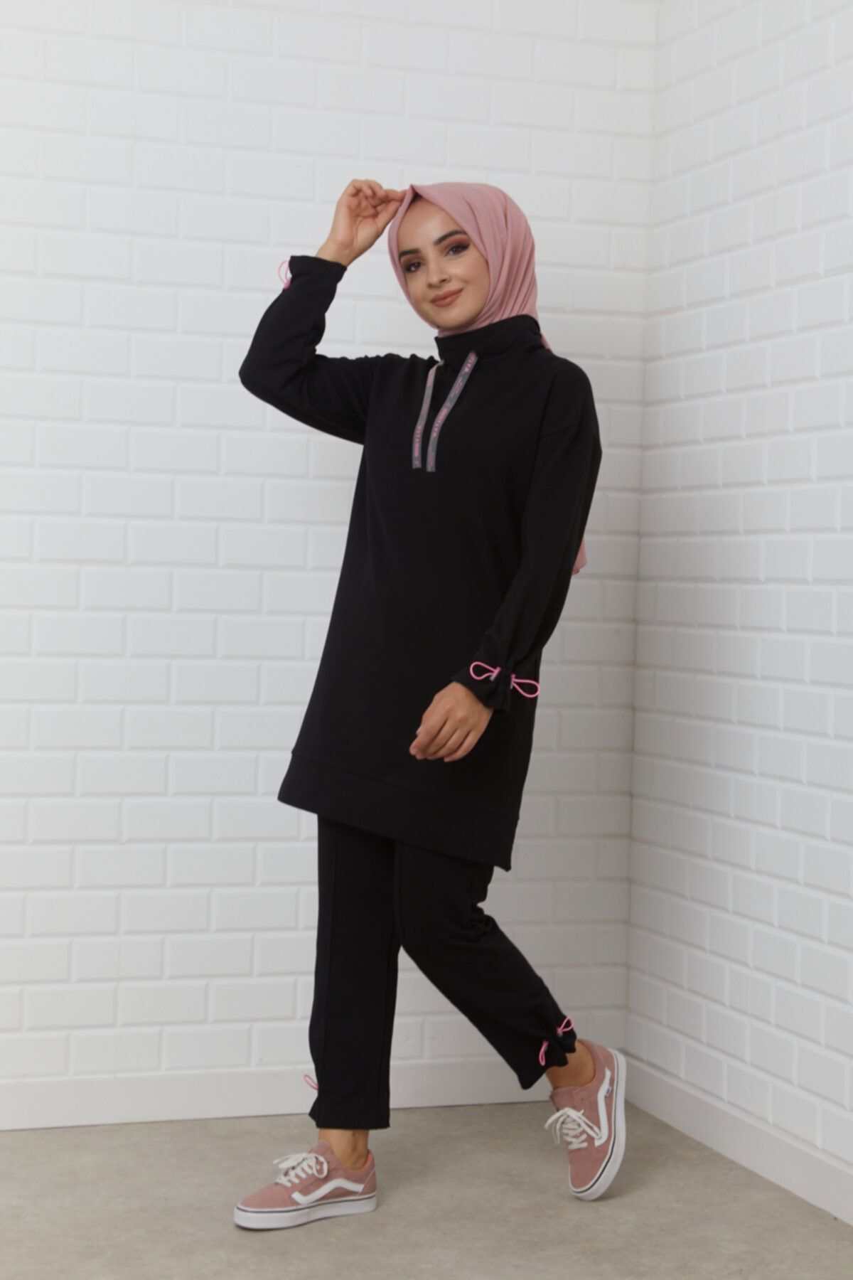 THE RAREBELL Kadın  Siyah Neon Pembe Detaylı Boğazlı Eşofman Takım