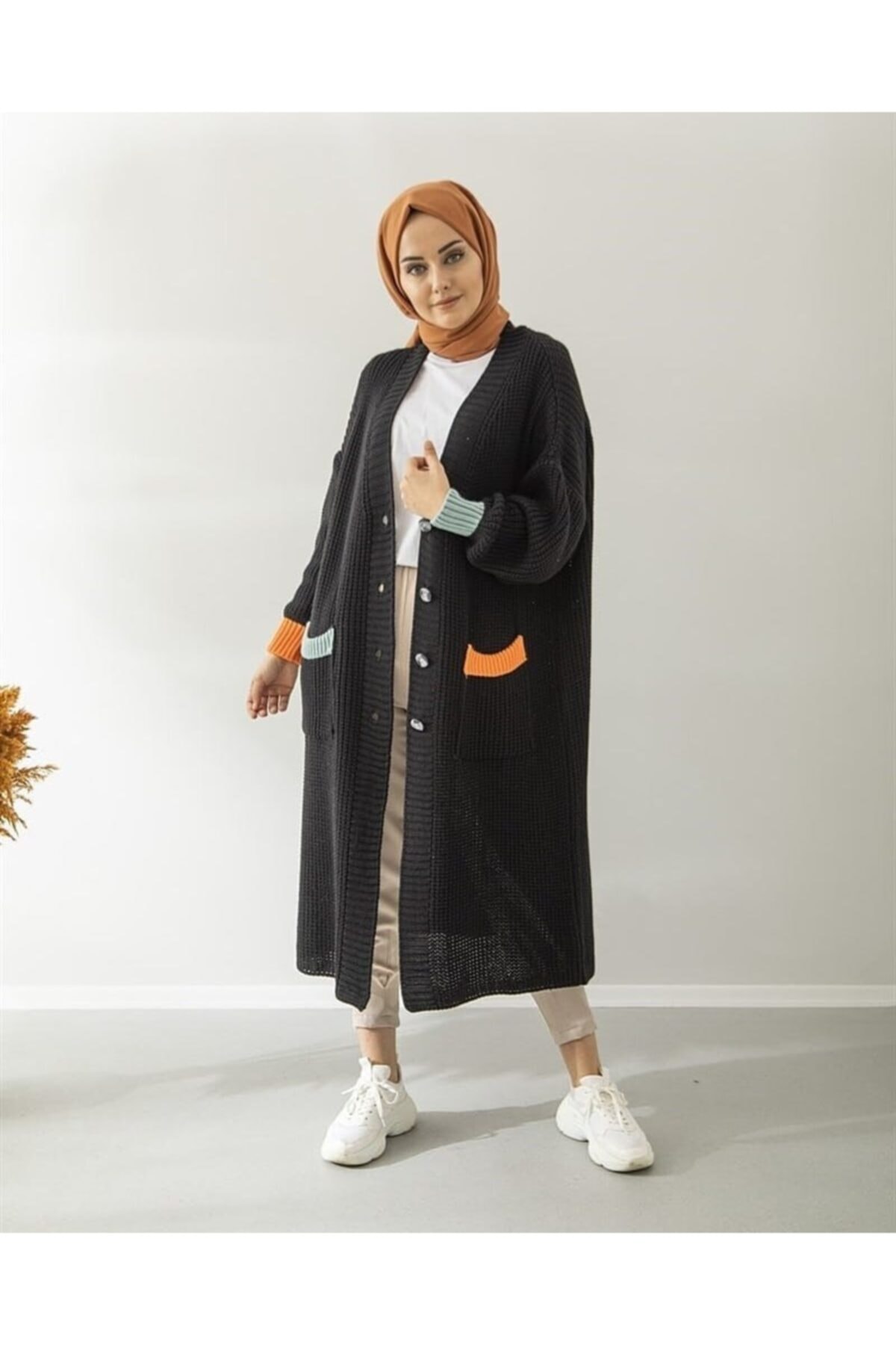 Tesetturcemoda Kadın Siyah Düğme ve Cep Detaylı Uzun Hırka