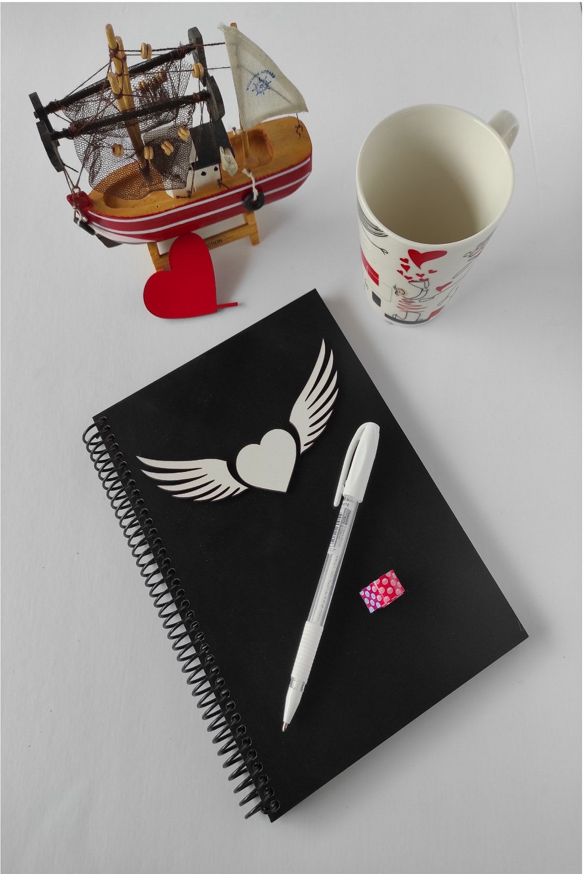Tasarım Siyah Defter Siyah Yapraklı Defter- Siyah Sayfalı Defter- Kanatlı Kalp Desenli Ahşap Kapak Siyah Defter - Anı