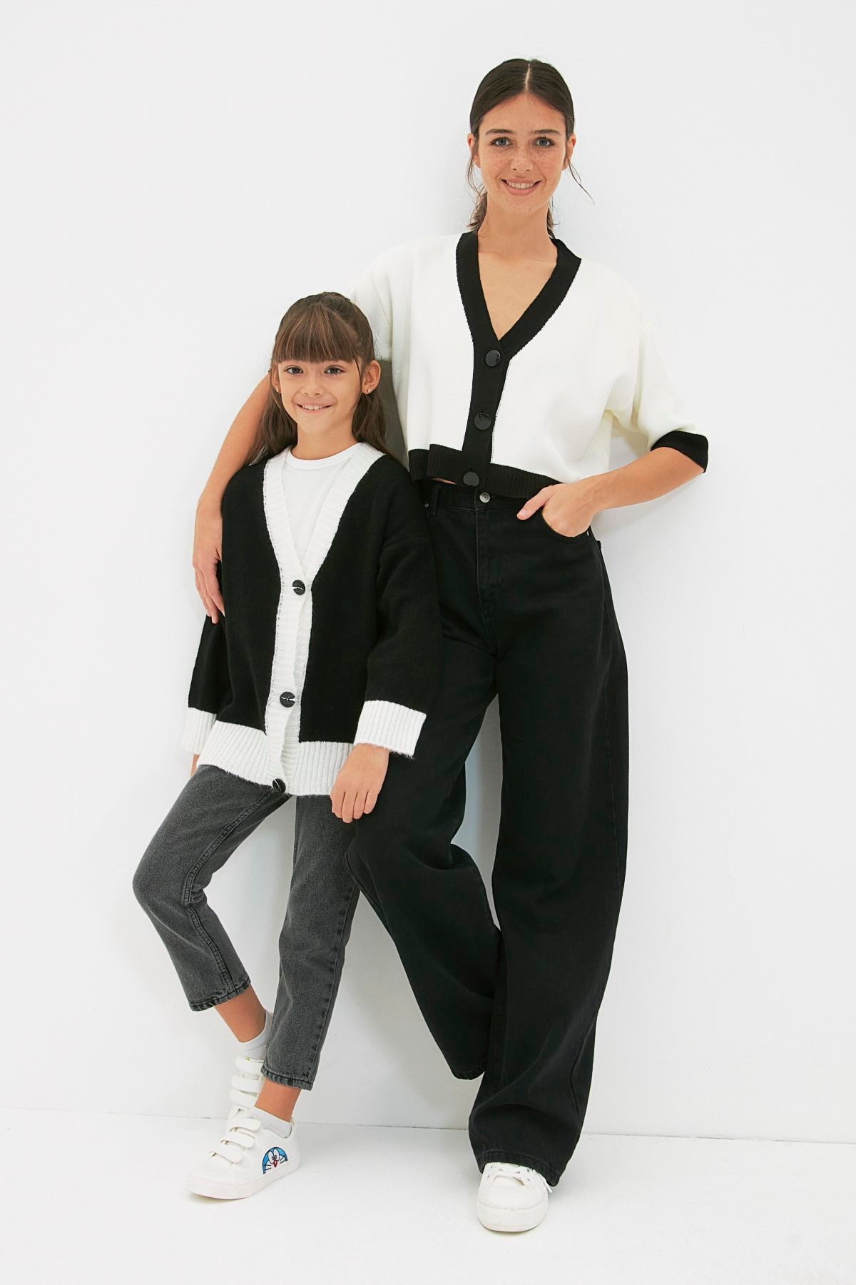 TRENDYOLMİLLA Ekru Crop Triko Hırka TWOAW22HI0421
