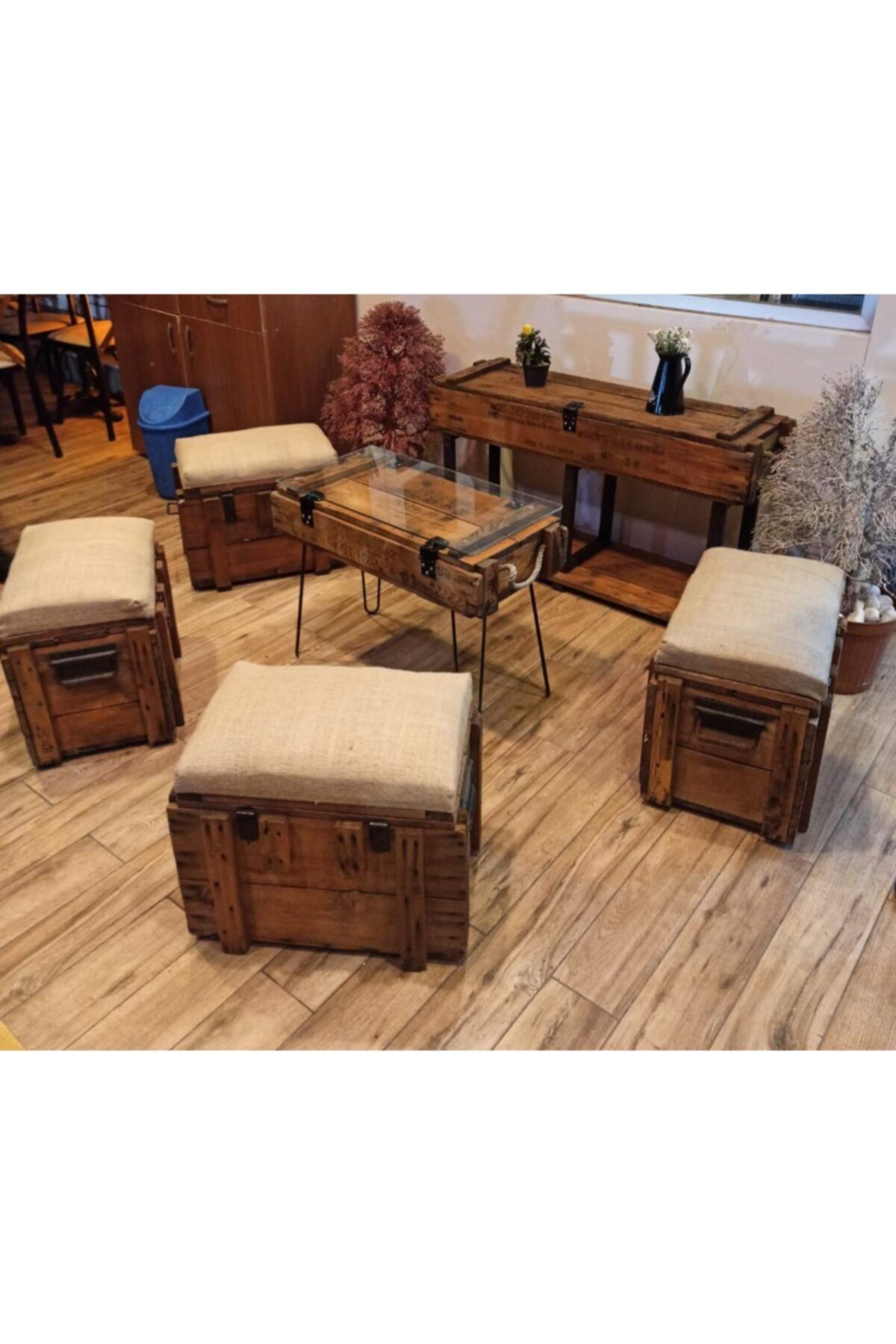 MODA MOBİLYA Orijinal Dekoratif Mühimmat Sandığından Retro Sehpa Sandık Camlı Model