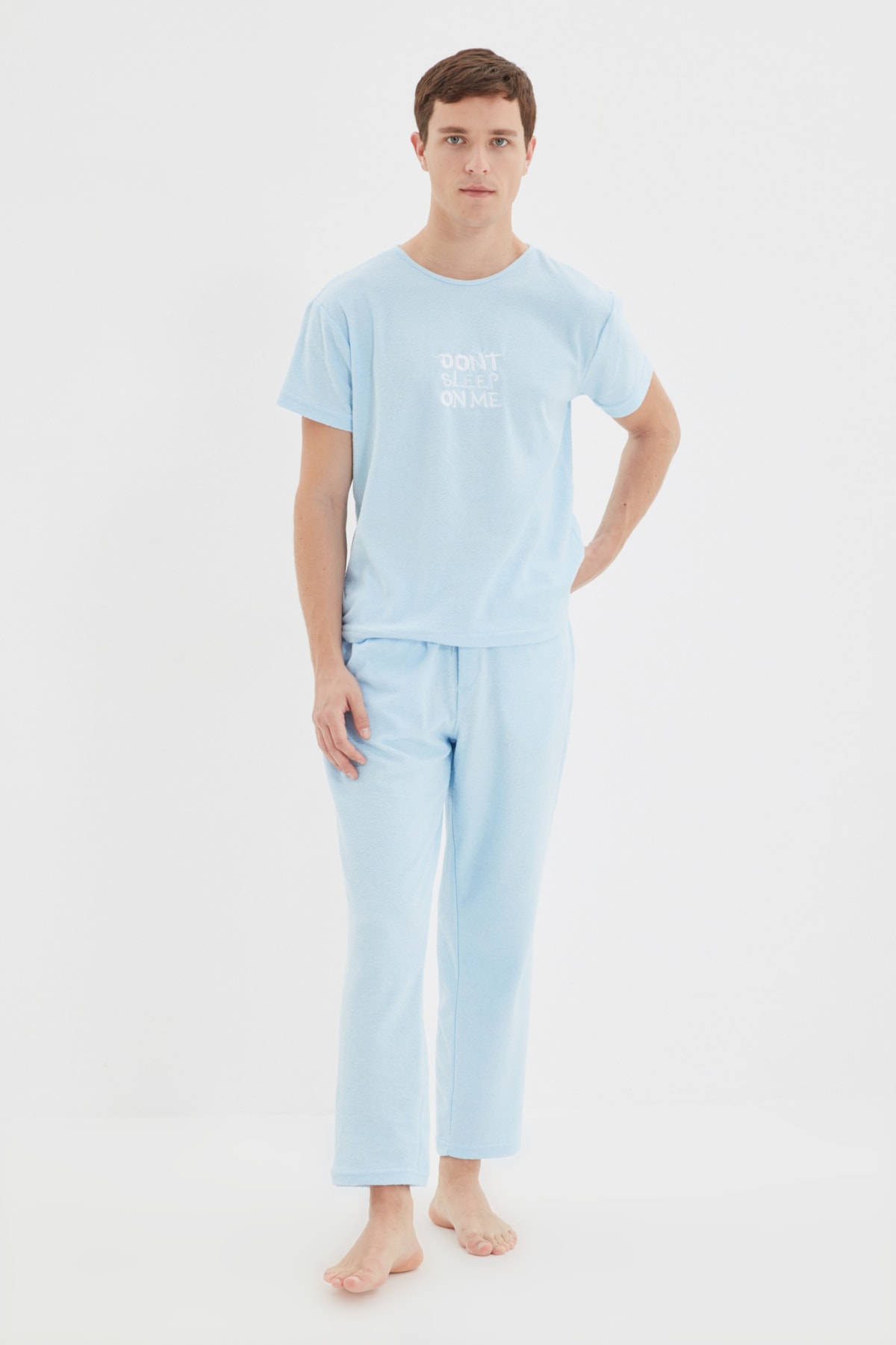 TRENDYOL MAN Mavi Erkek Regular Fit Havlu Kumaş Nakışlı Pijama Takımı TMNAW22PT0497