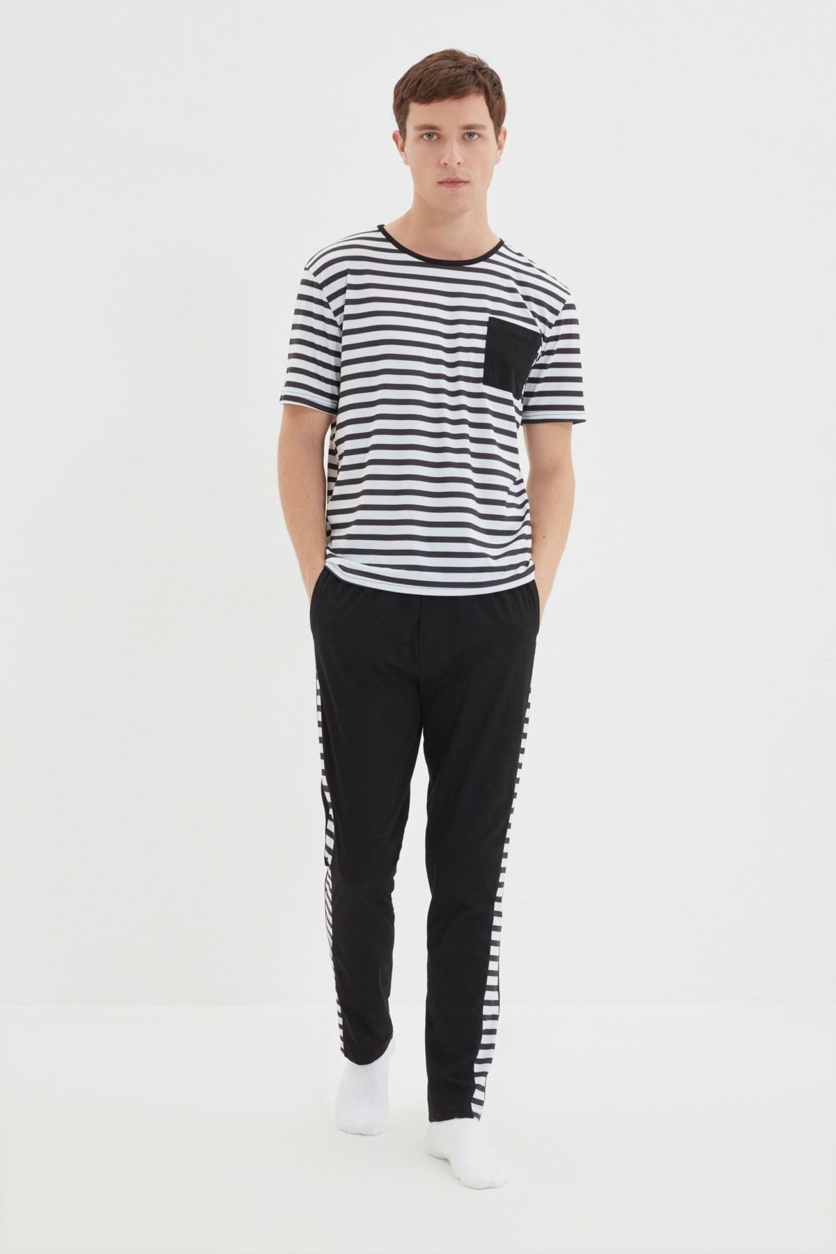 TRENDYOL MAN Siyah Erkek Regular Fit Çizgili Pijama Takımı TMNAW22PT0514