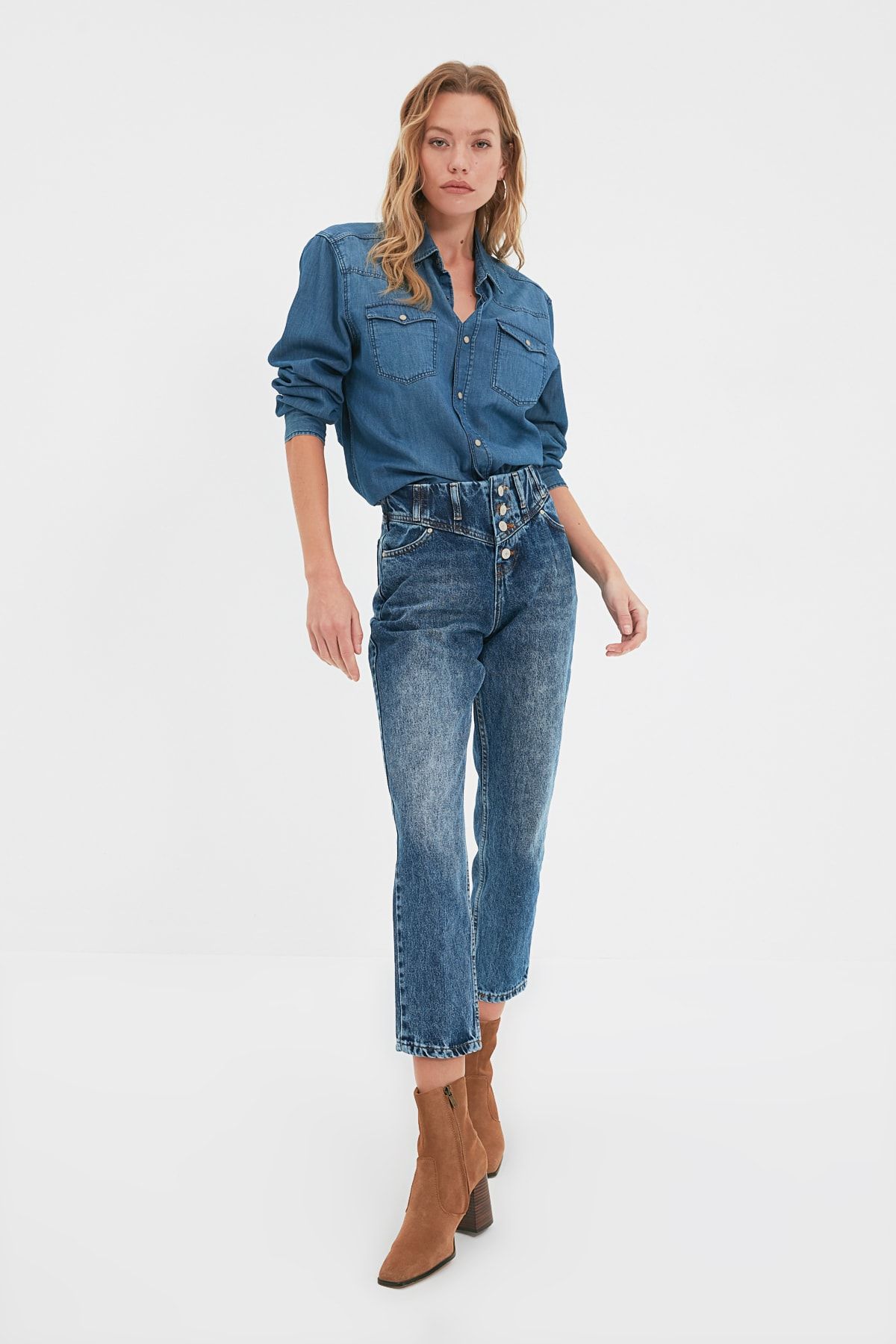 TRENDYOLMİLLA Mavi Önden Düğmeli Yüksek Bel Mom Jeans TWOAW22JE1028