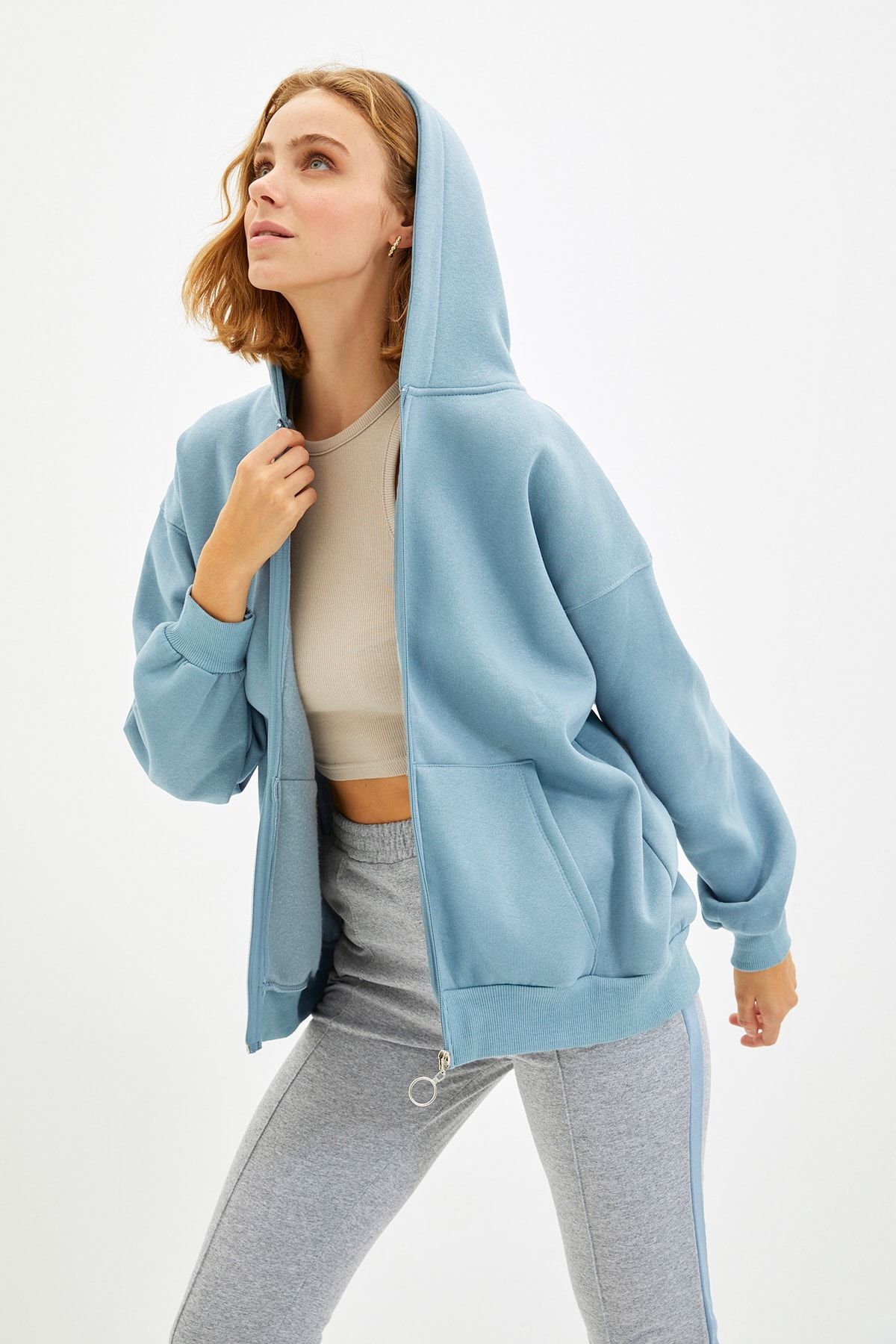TRENDYOLMİLLA Mavi Kapüşonlu Fermuarlı Oversize Şardonlu Örme Sweatshirt TWOAW22SW0677