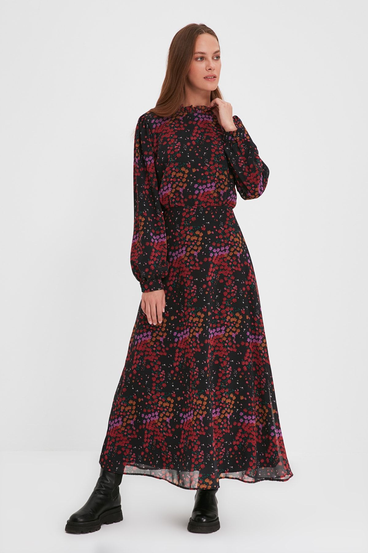 Trendyol Modest Siyah Dik Yaka Çiçekli Astarlı Elbise TCTAW22EB0203