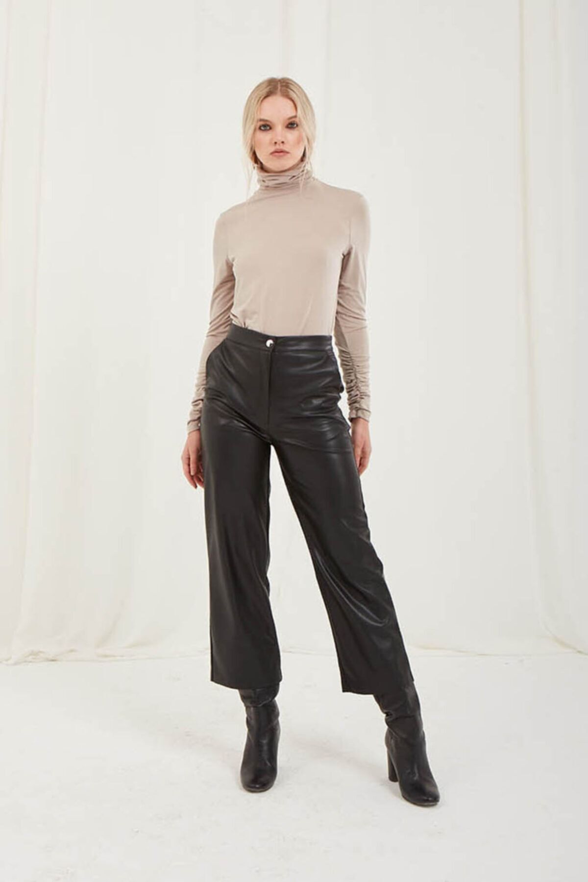 Mizalle Suni Deri Siyah Culotte Pantolon