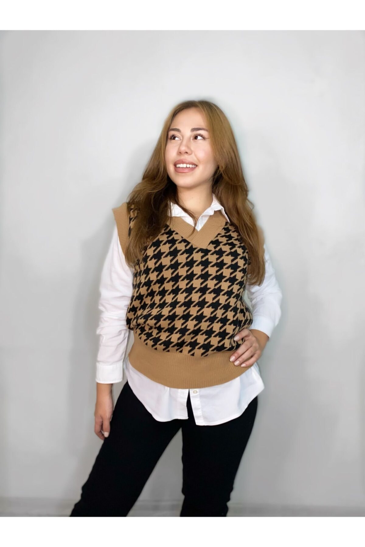 HillsButik Kadın Kazayağı Siyah Taba V Yaka Süveter