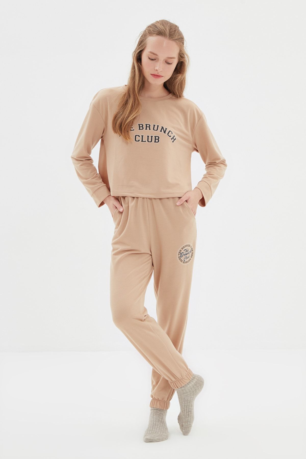 TRENDYOLMİLLA Bej Baskılı Örme Pijama Takımı THMAW22PT0543