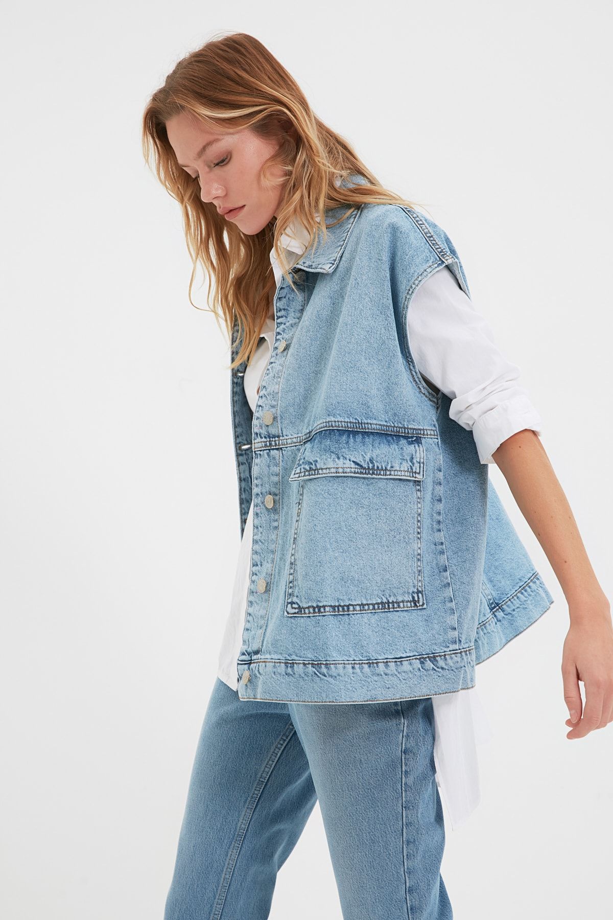 TRENDYOLMİLLA Mavi Cep Detaylı Denim Yelek TWOAW22YE0112