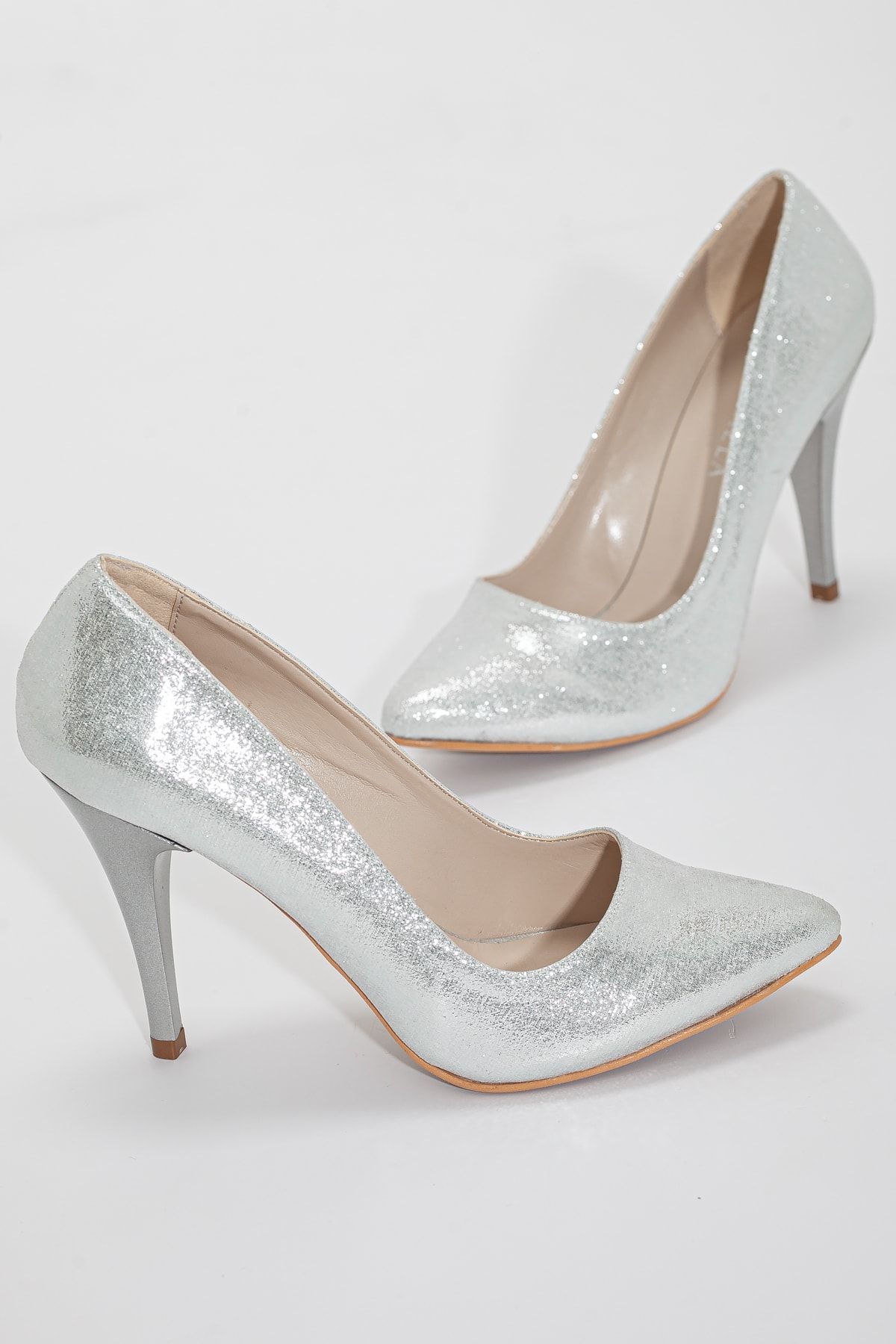 AYMELA Kadın Gümüş Saten 10cm Ince Yüksek Topuklu Sivri Burunlu Stiletto Topuklu Ayakkabı