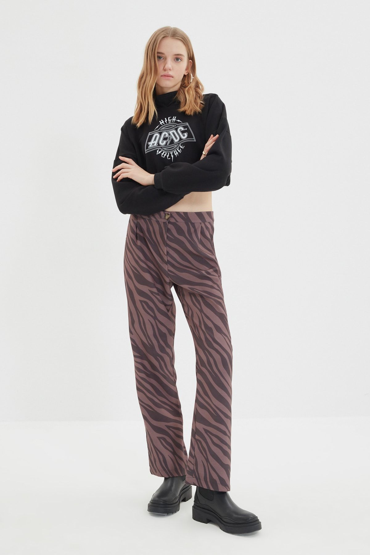TRENDYOLMİLLA Kahverengi Basic Pantolon TWOAW22PL0570