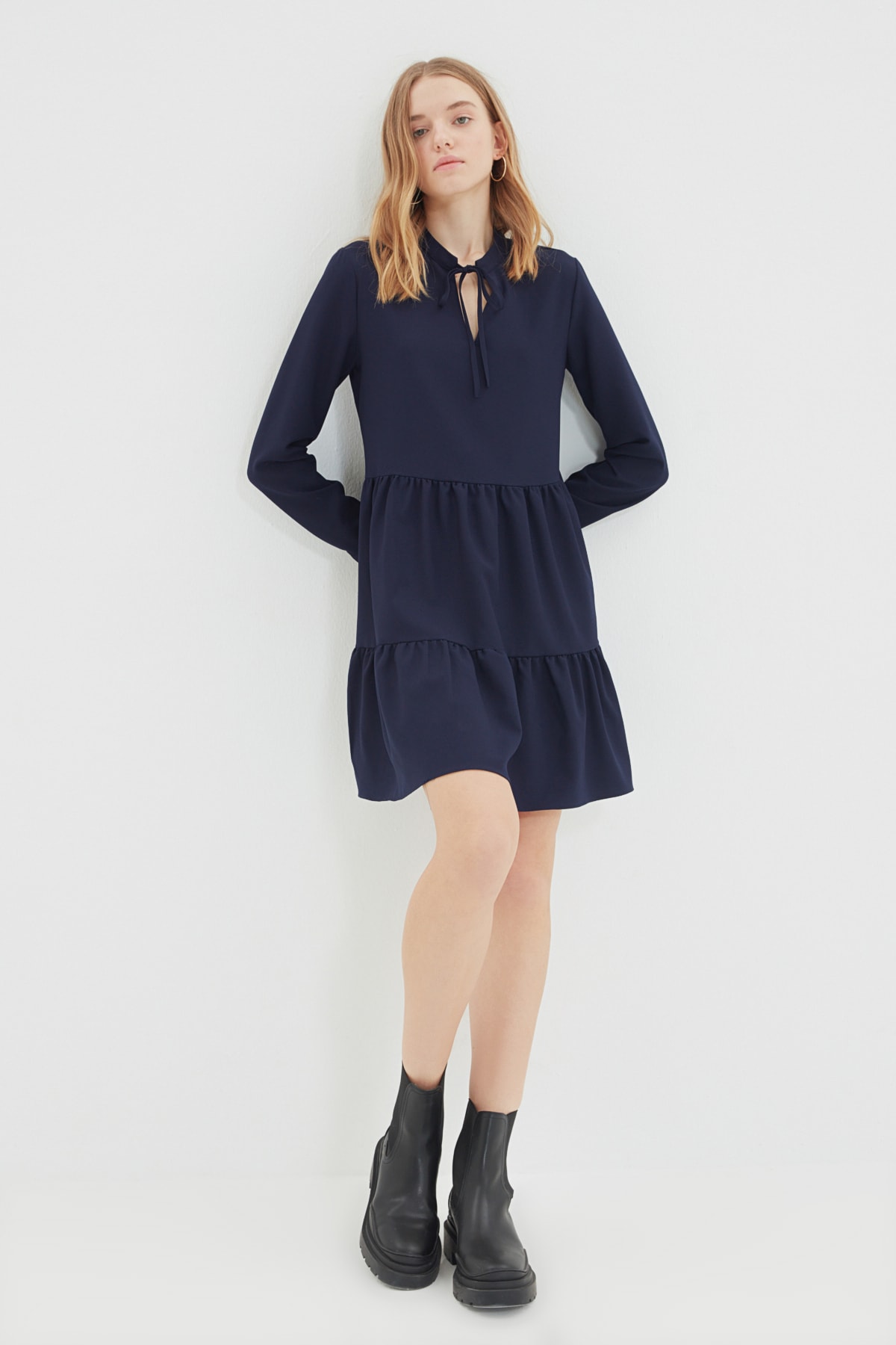 TRENDYOLMİLLA Lacivert Volanlı Elbise TWOAW22EL0303