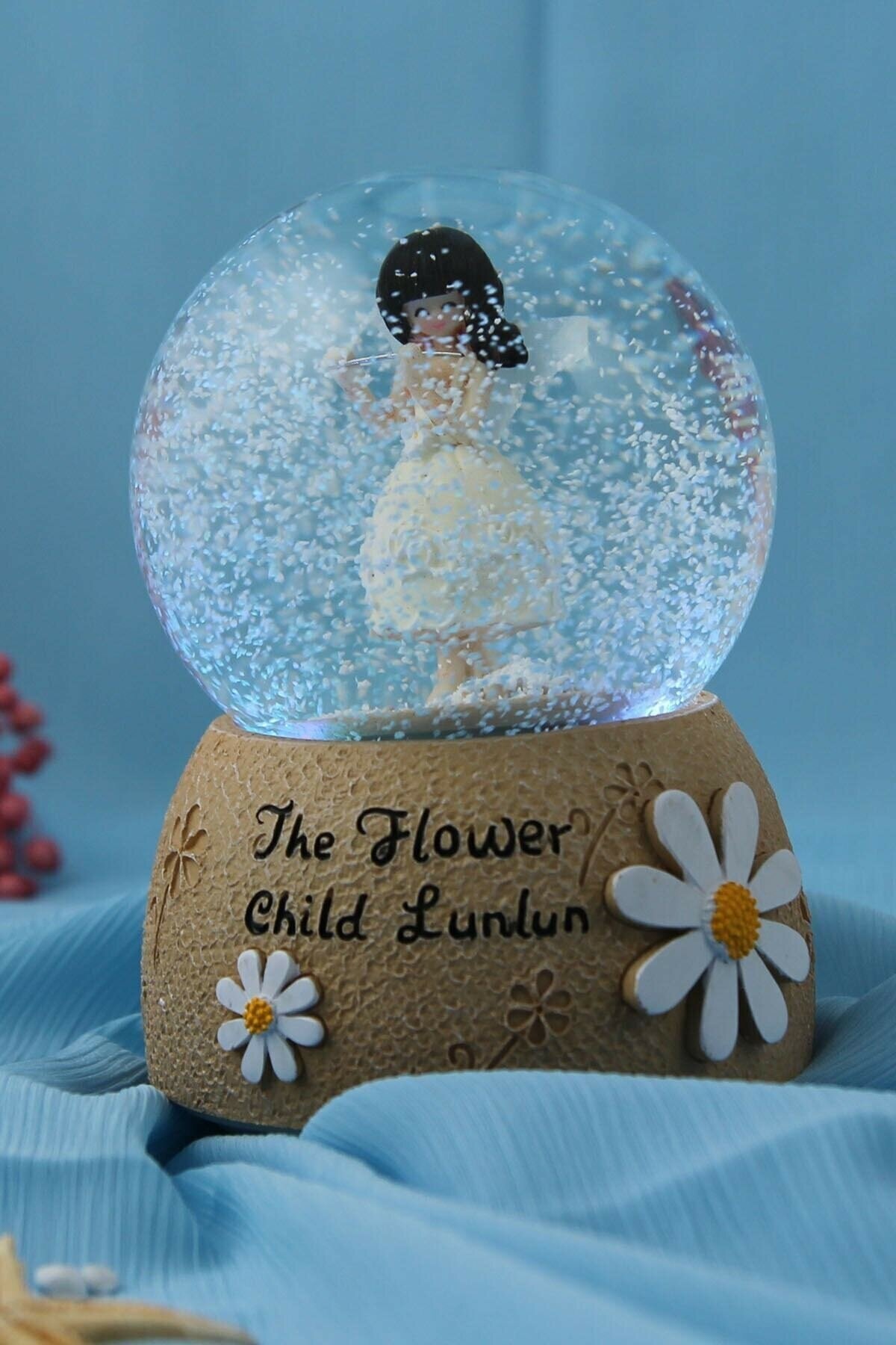 studyosercan2 Papatya Temalı Müzikli Işıklı Püskürtmeli Kar Küresi Pil Hediyeli