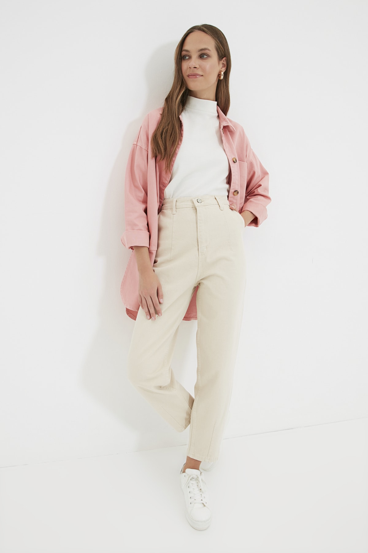 Trendyol Modest Ekru Yüksek Bel Düğme Kapama %100 Pamuk Mom Jeans TCTAW22JE1390